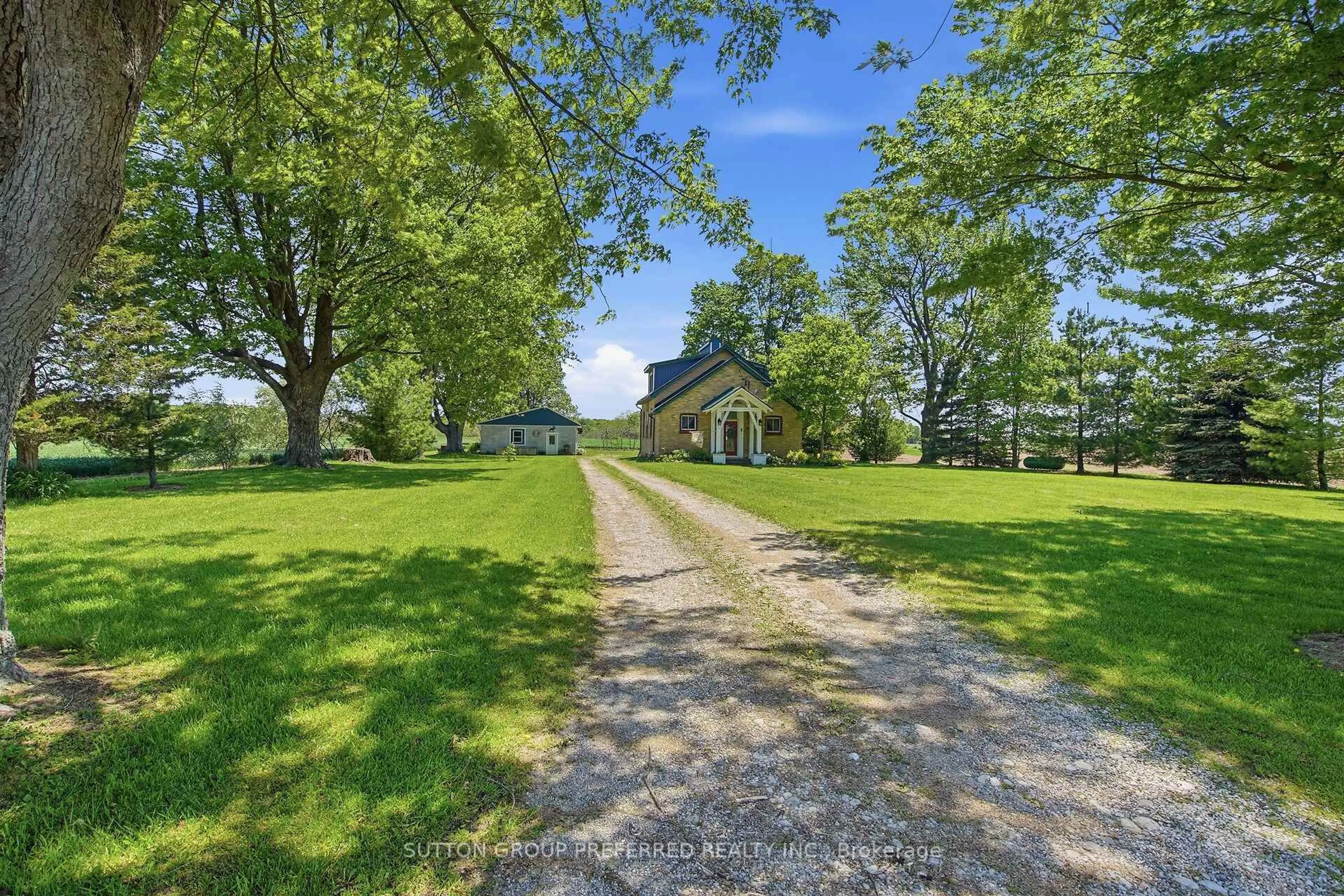 A pic from outside/outdoor area/front of a property/back of a property/a pic from drone, water/lake/river/ocean view for 30941 Lakeview Line, Dutton/Dunwich Ontario N0L 2M0