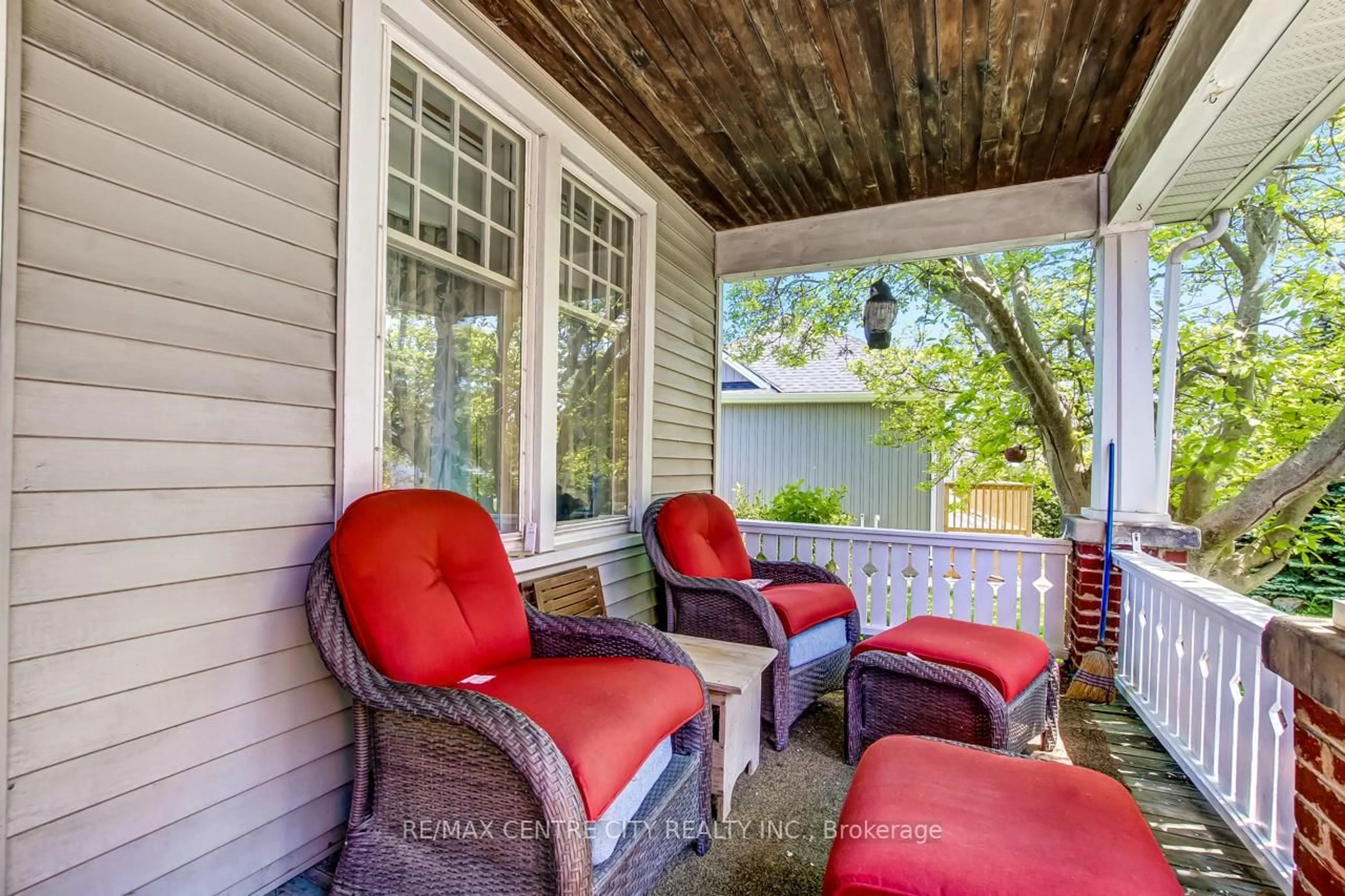 Patio, street for 40024 Talbot Line, Southwold Ontario N5P 3T2