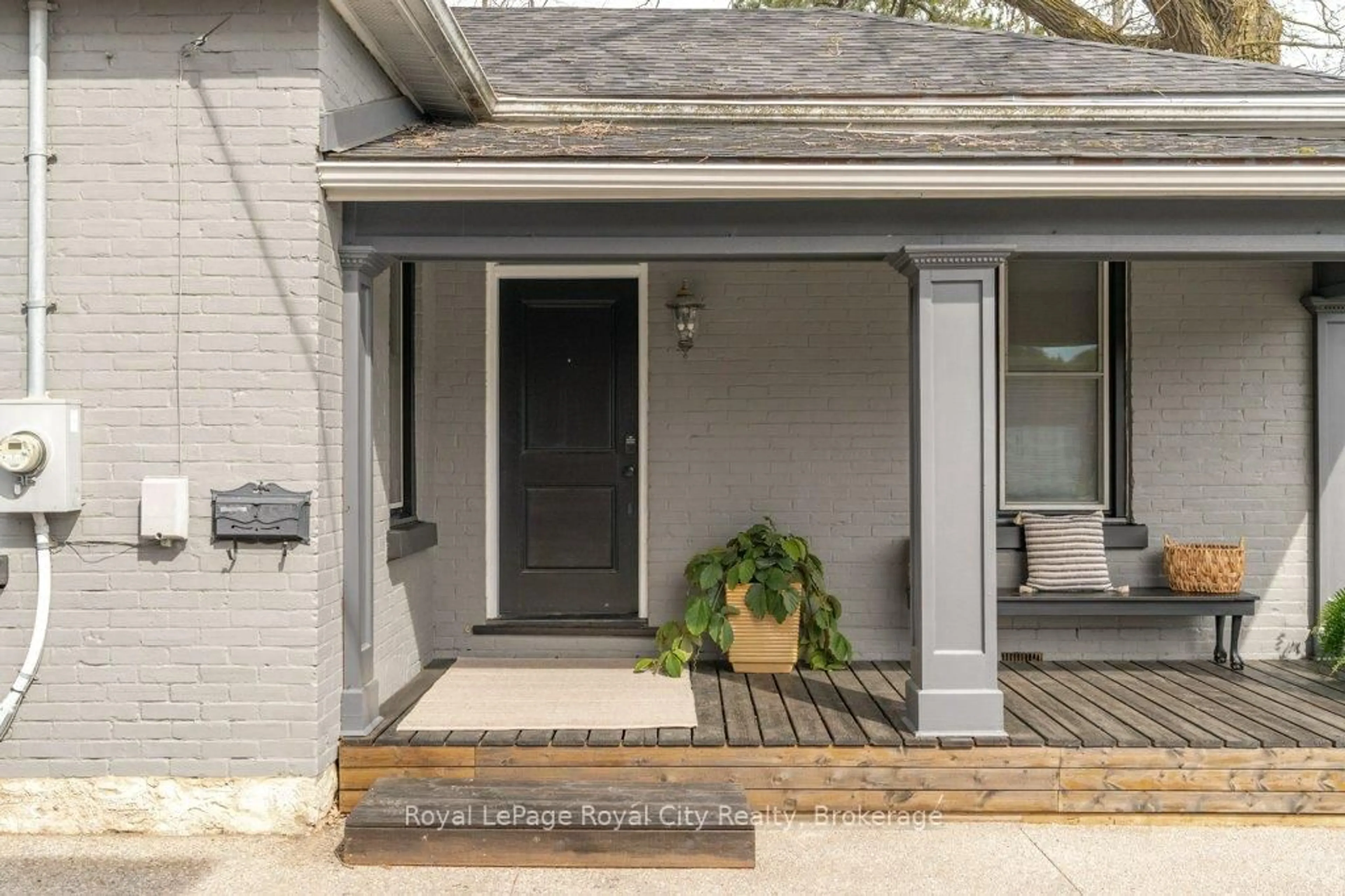 Unknown for 554 Woolwich St, Guelph Ontario N1H 3Y2