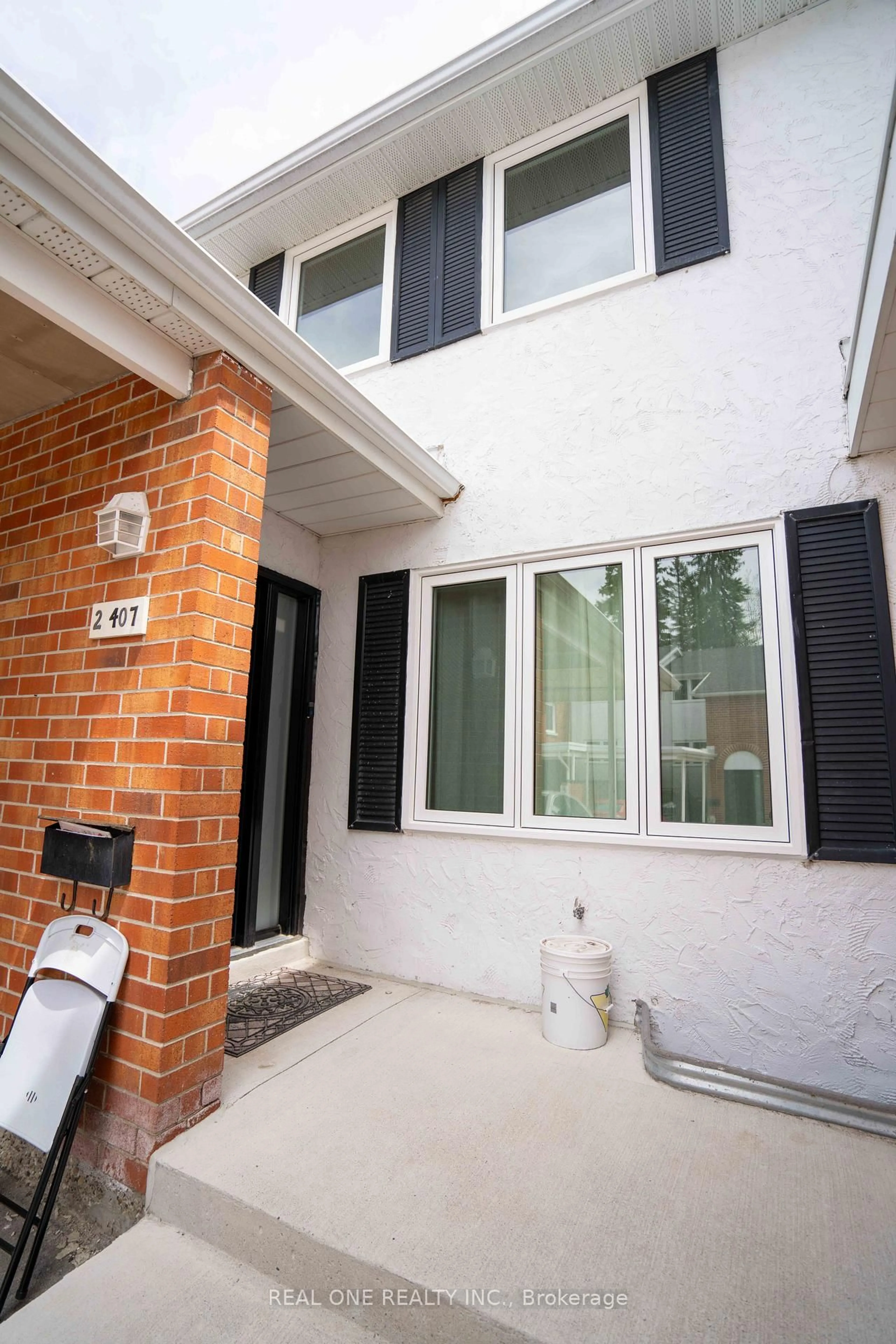 Home with brick exterior material, street for 407 Keats Way #2, Waterloo Ontario N2L 5S7