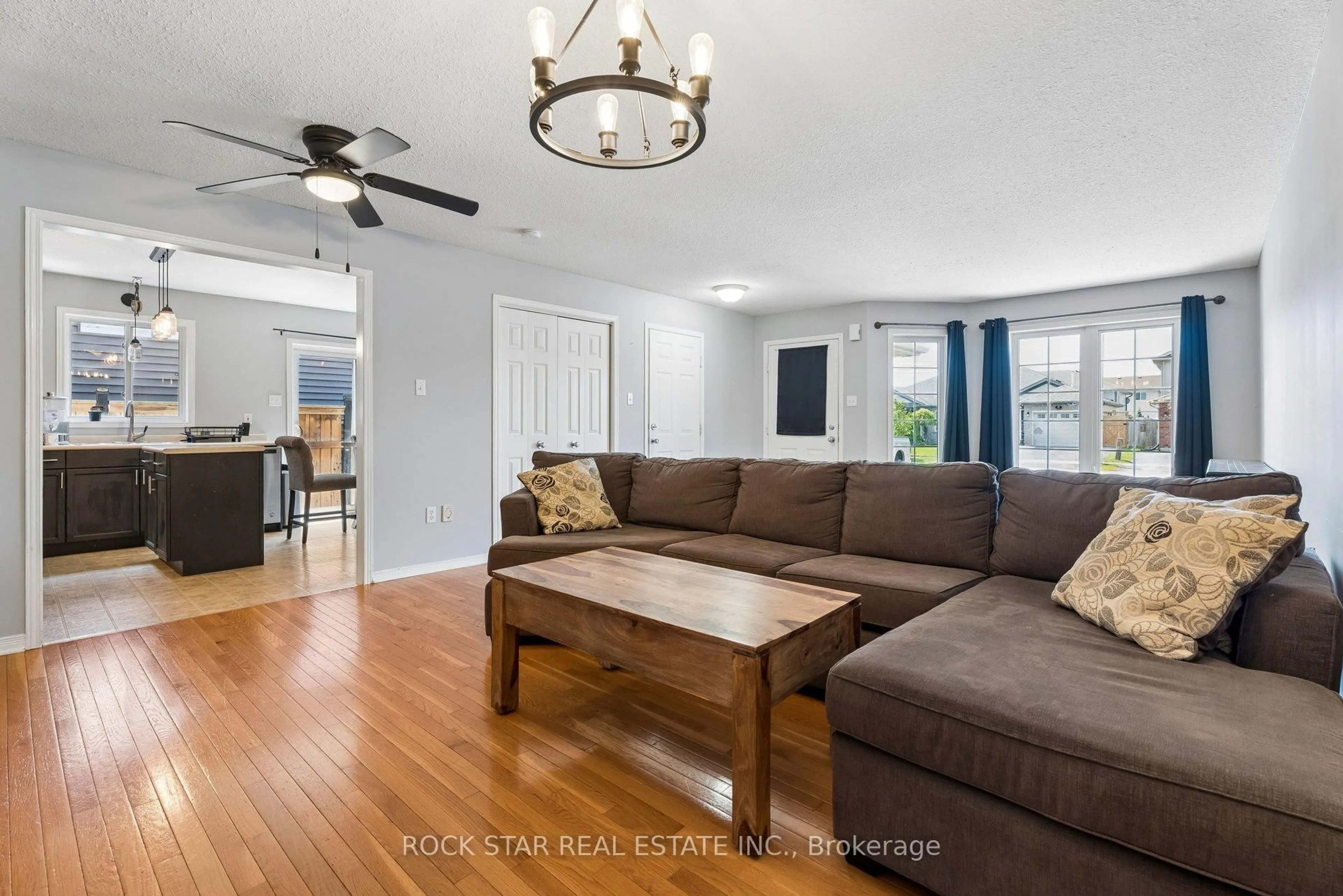 Living room with furniture, wood/laminate floor for 56 Golden Acres Dr, West Lincoln Ontario L0R 2A0