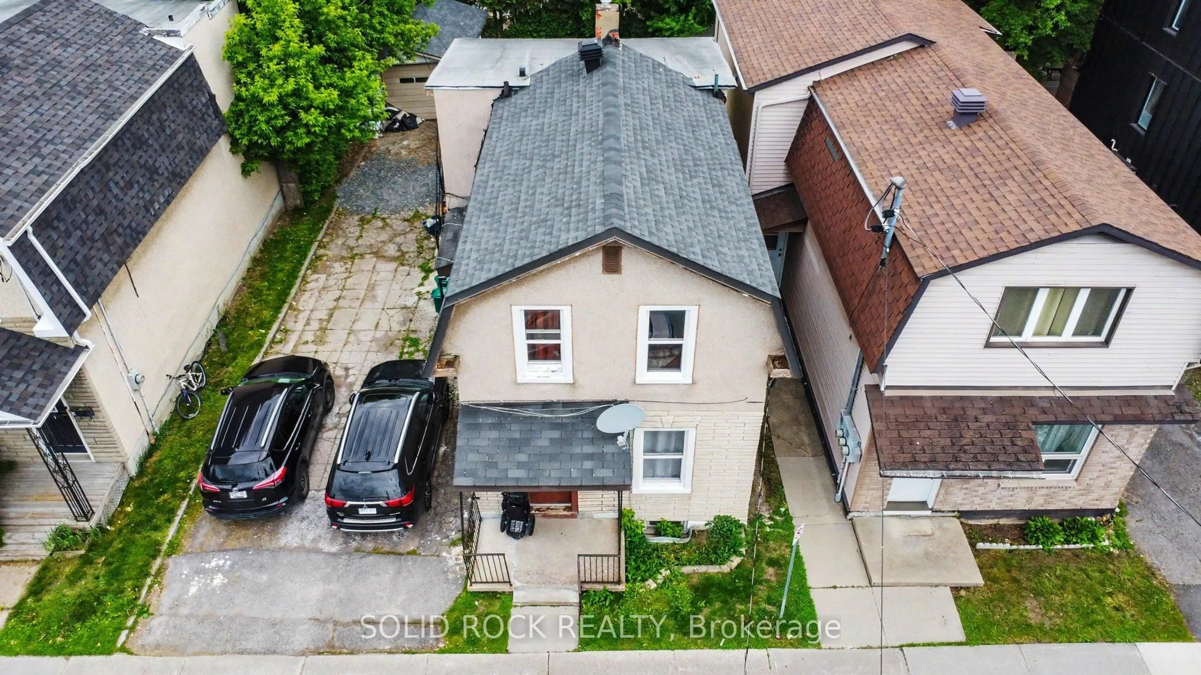 A pic from outside/outdoor area/front of a property/back of a property/a pic from drone, street for 89 Marier Ave, Ottawa Ontario K1L 5S2