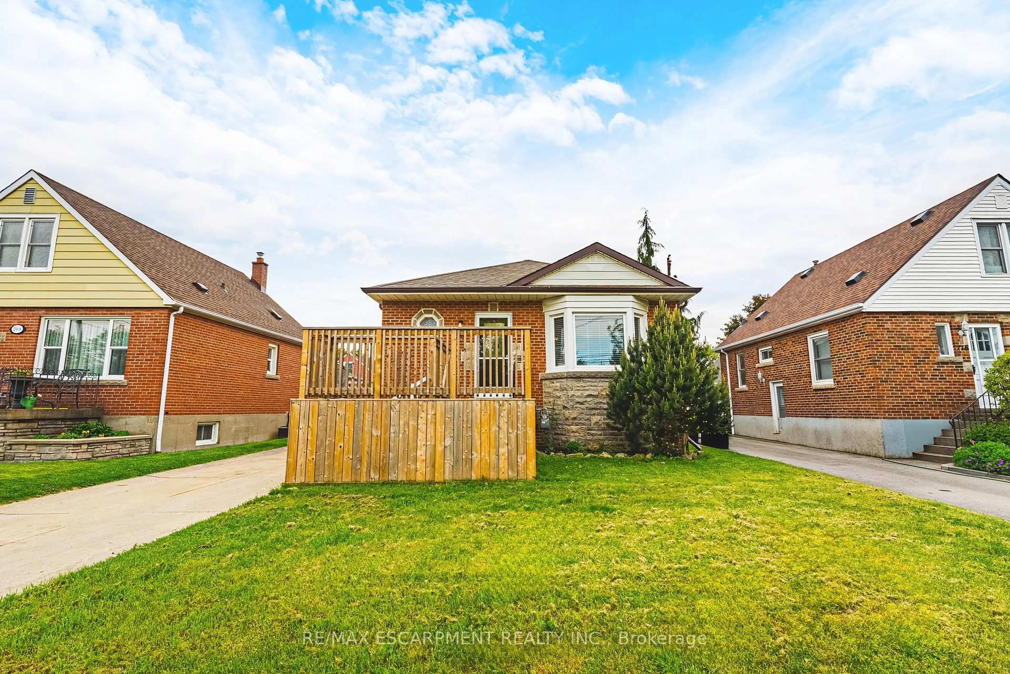 Home with brick exterior material, street for 280 Montrose Ave, Hamilton Ontario L8K 4Z6