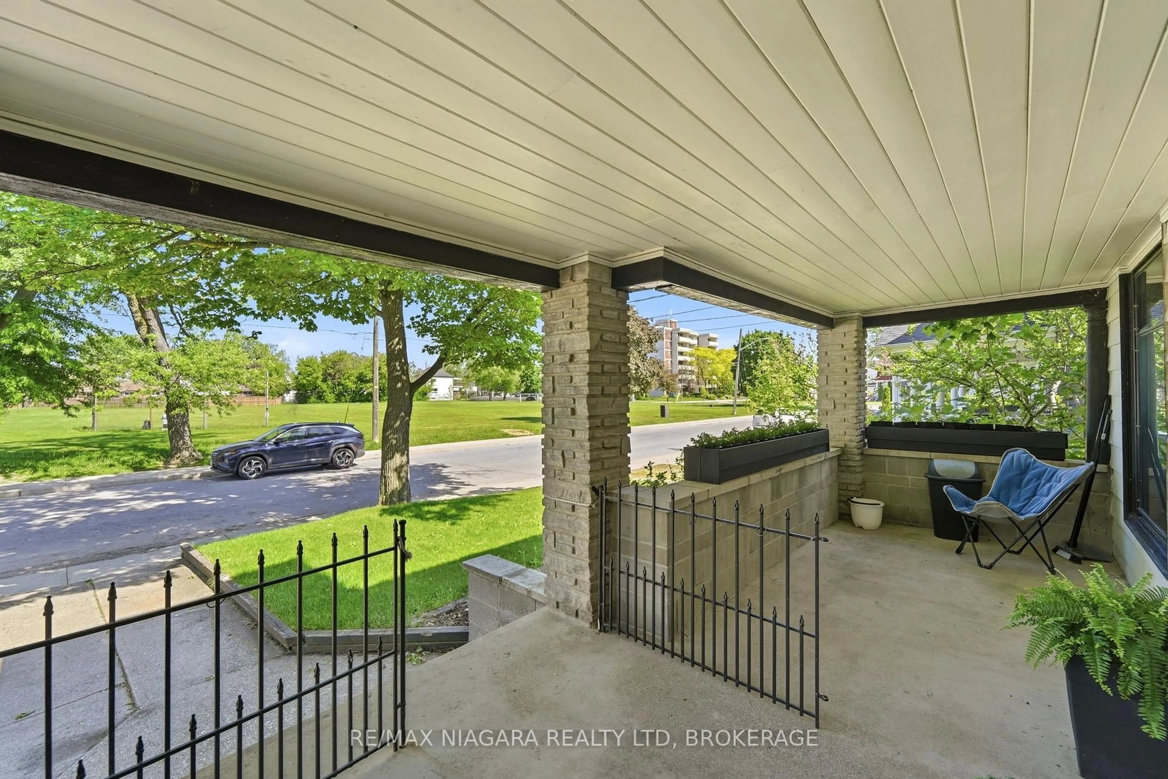 Patio, unknown for 4887 Crysler Ave, Niagara Falls Ontario L2E 3W5