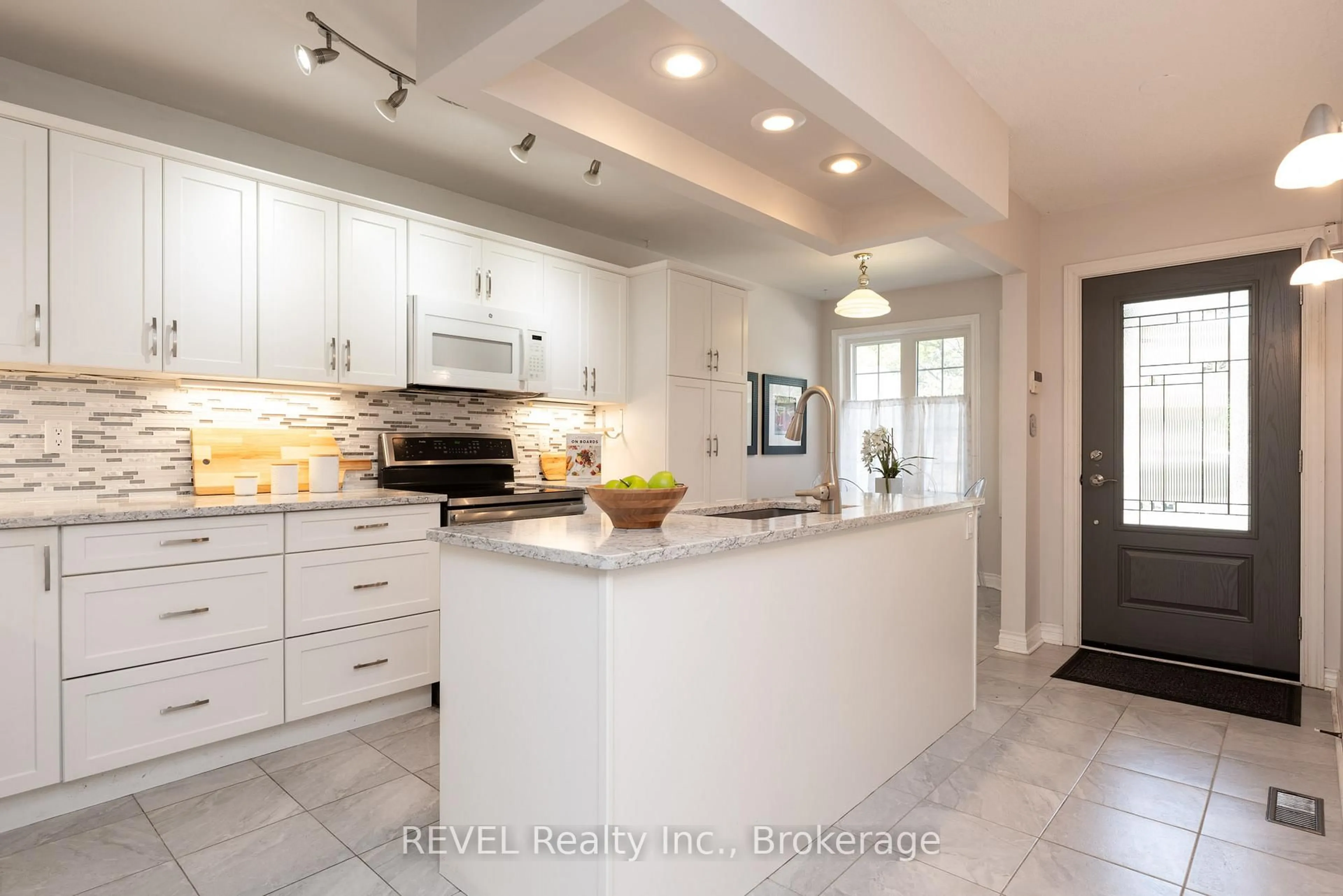 Open concept kitchen, ceramic/tile floor for 275 Pelham Rd #49, St. Catharines Ontario L2S 3B9