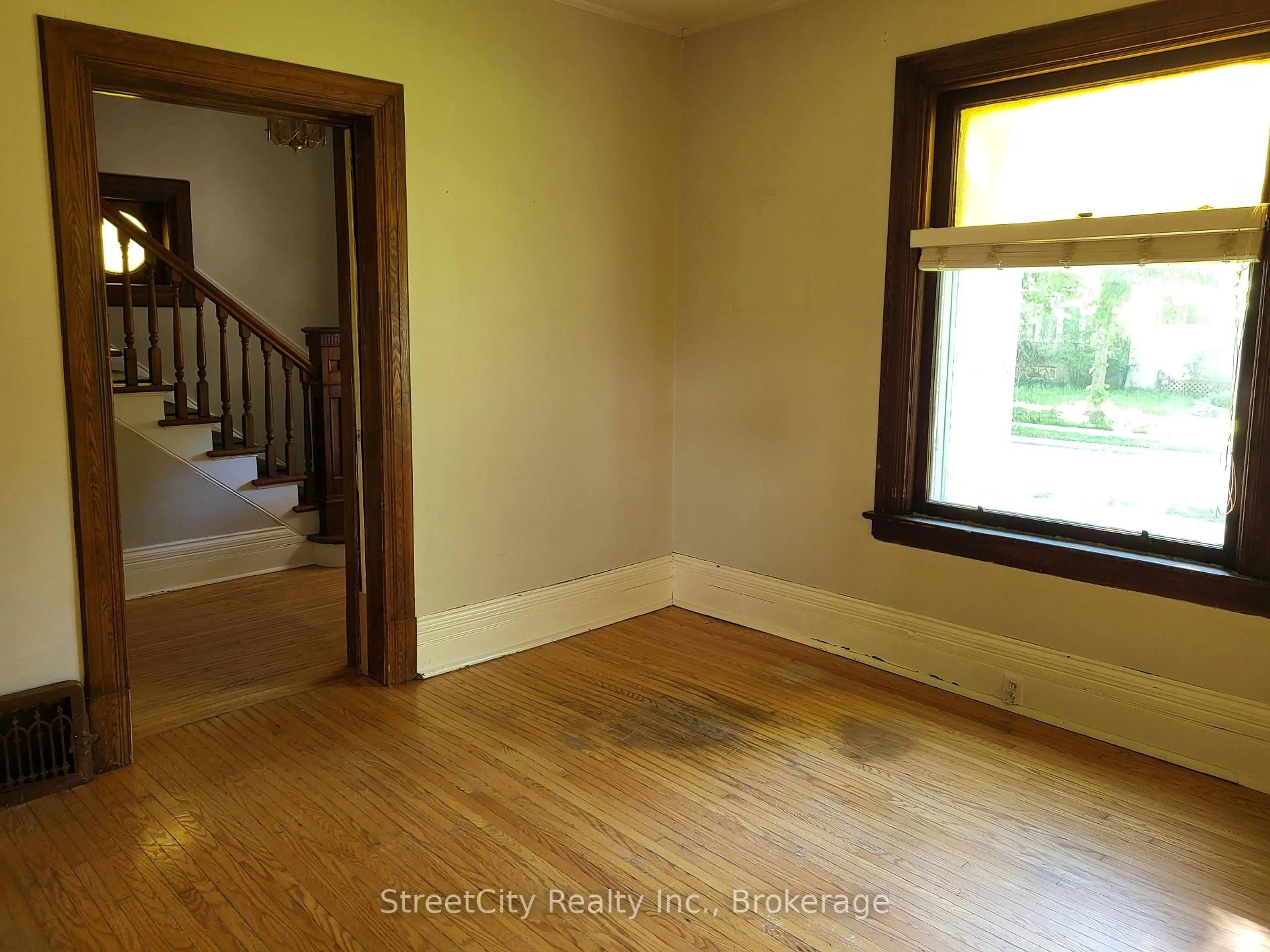 A pic of a room for 12 Mercer St, Stratford Ontario N5A 6J4