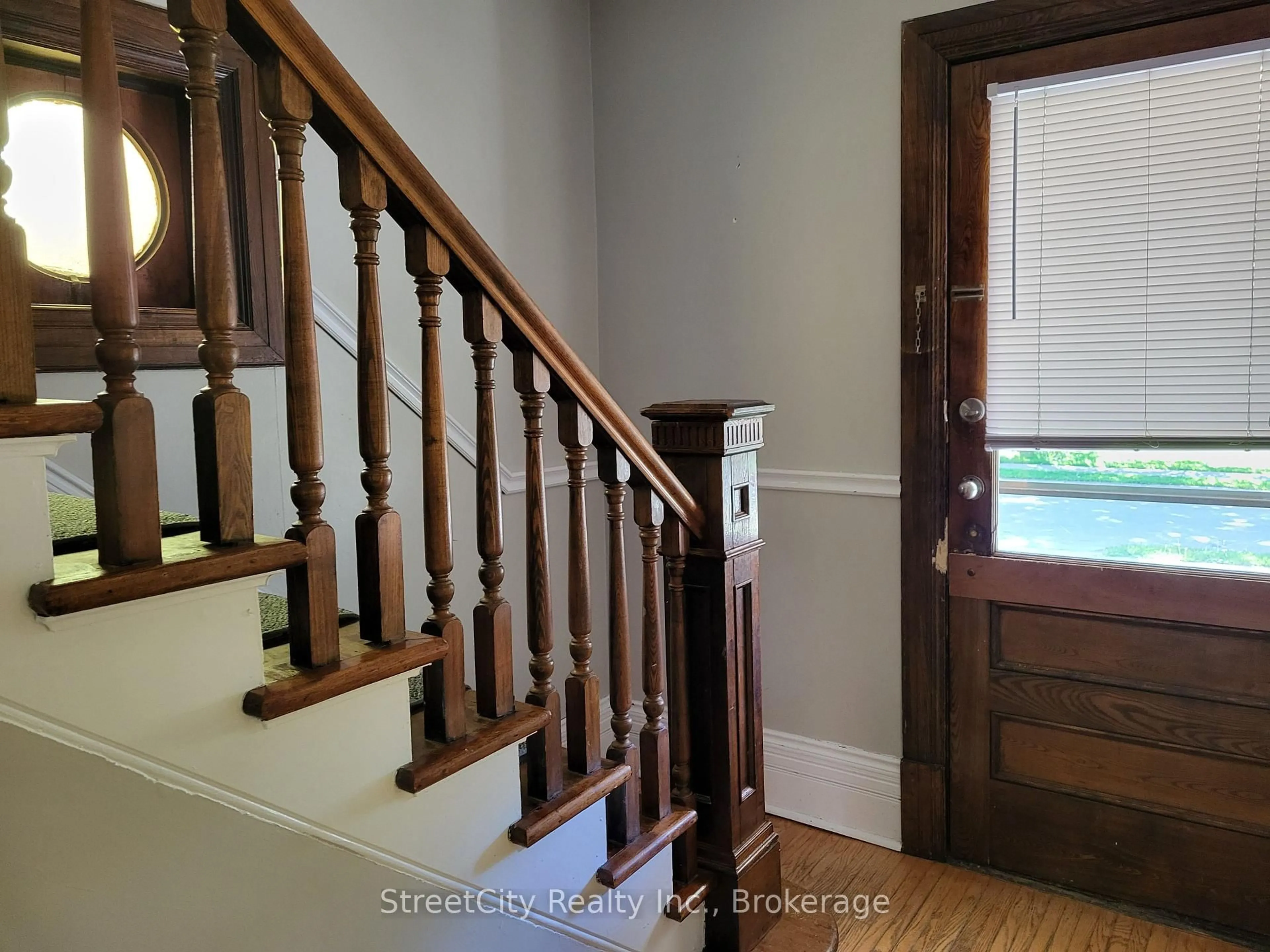 Indoor entryway for 12 Mercer St, Stratford Ontario N5A 6J4