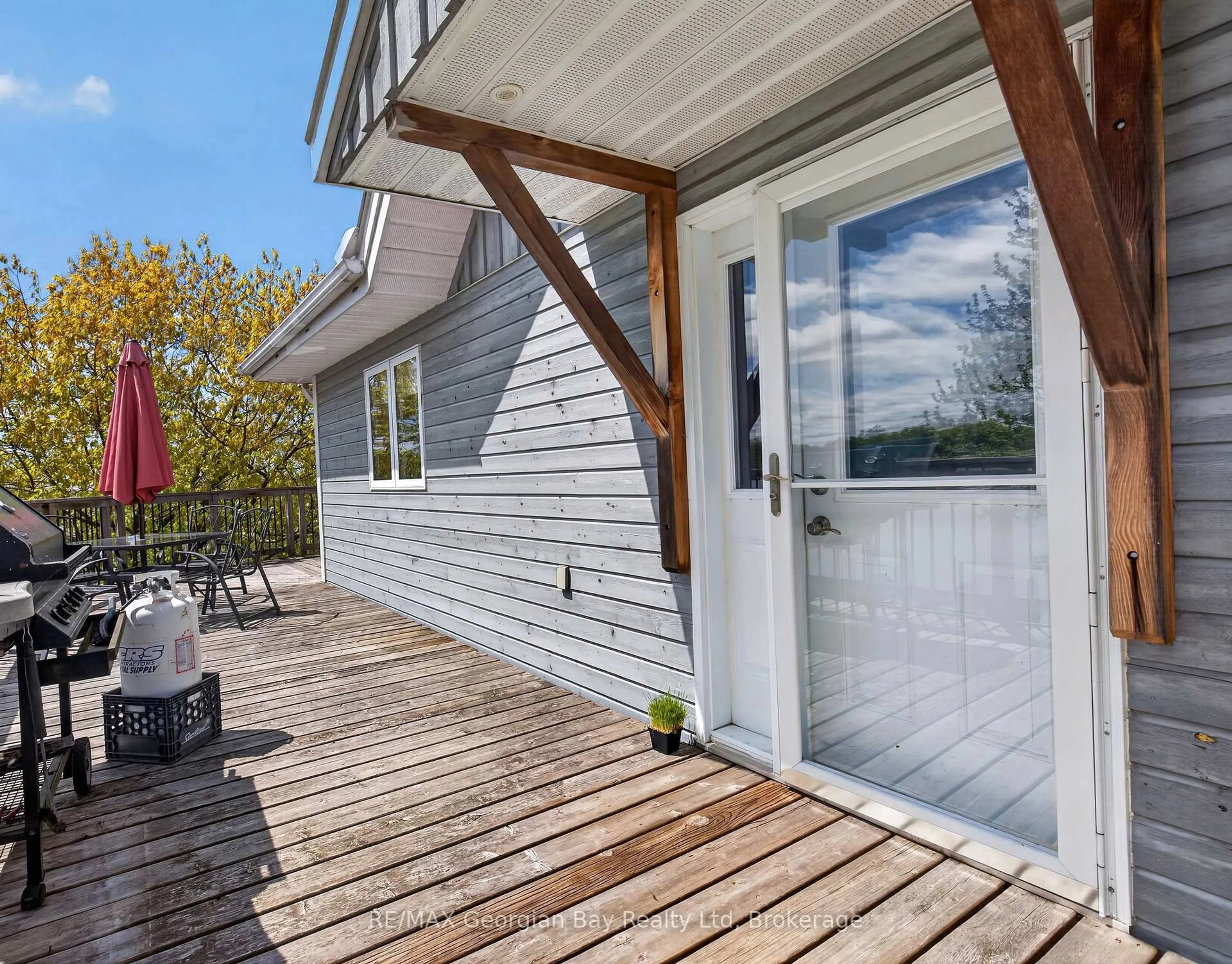 Home with vinyl exterior material, water/lake/river/ocean view for 185 Picnic Island Rd, Georgian Bay Ontario L0K 1S0