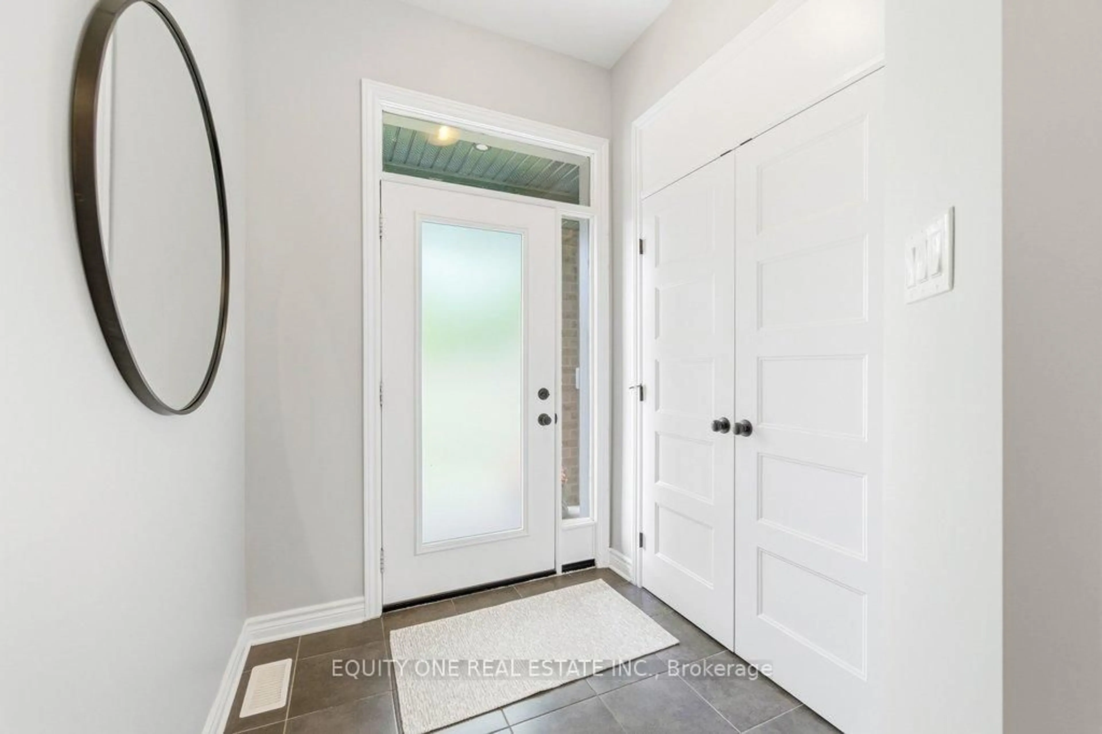 Indoor entryway for 32 Duncanville St, Russell Ontario K4R 0E8