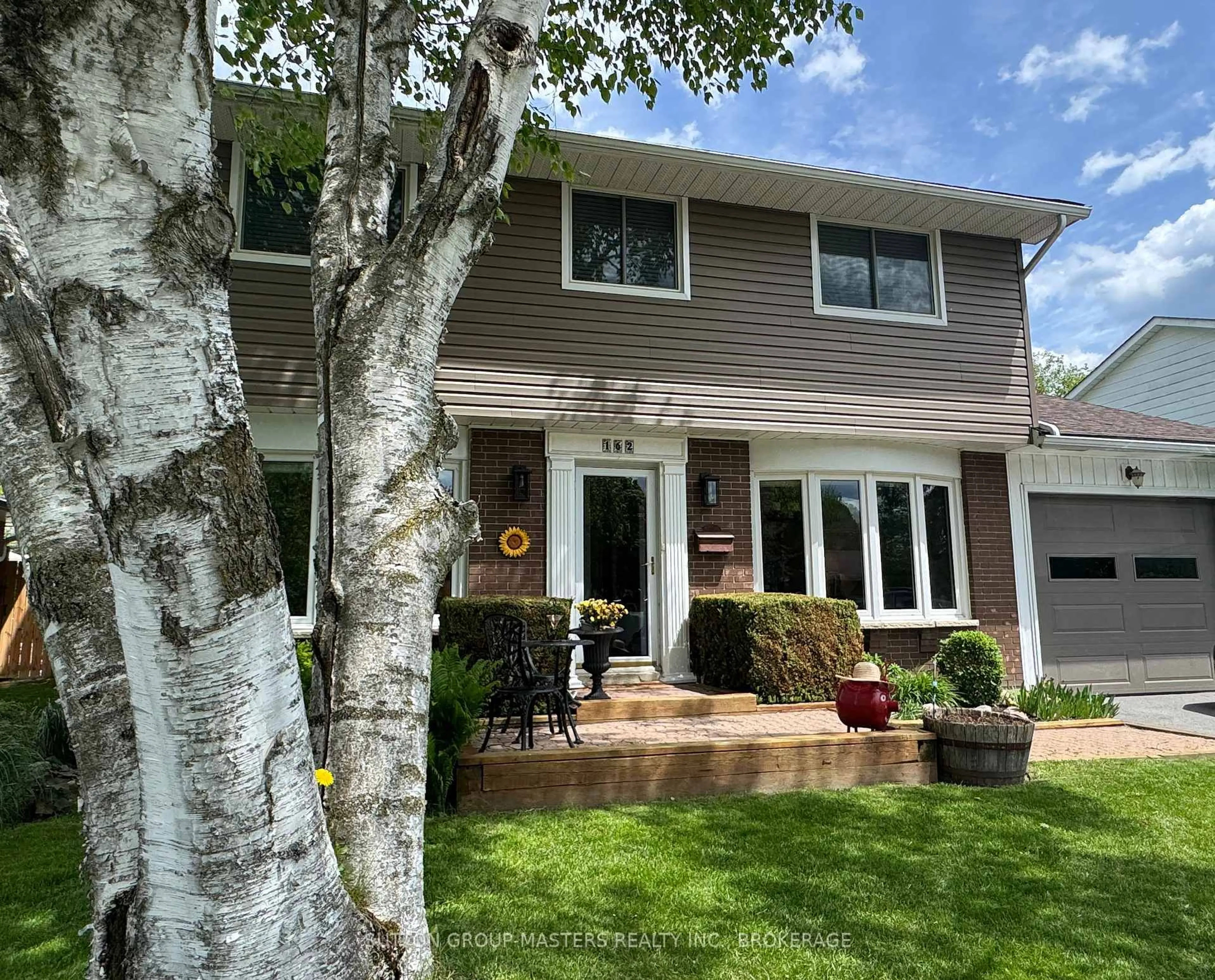 Home with vinyl exterior material, street for 162 Chelsea Rd, Kingston Ontario K7M 3Y8
