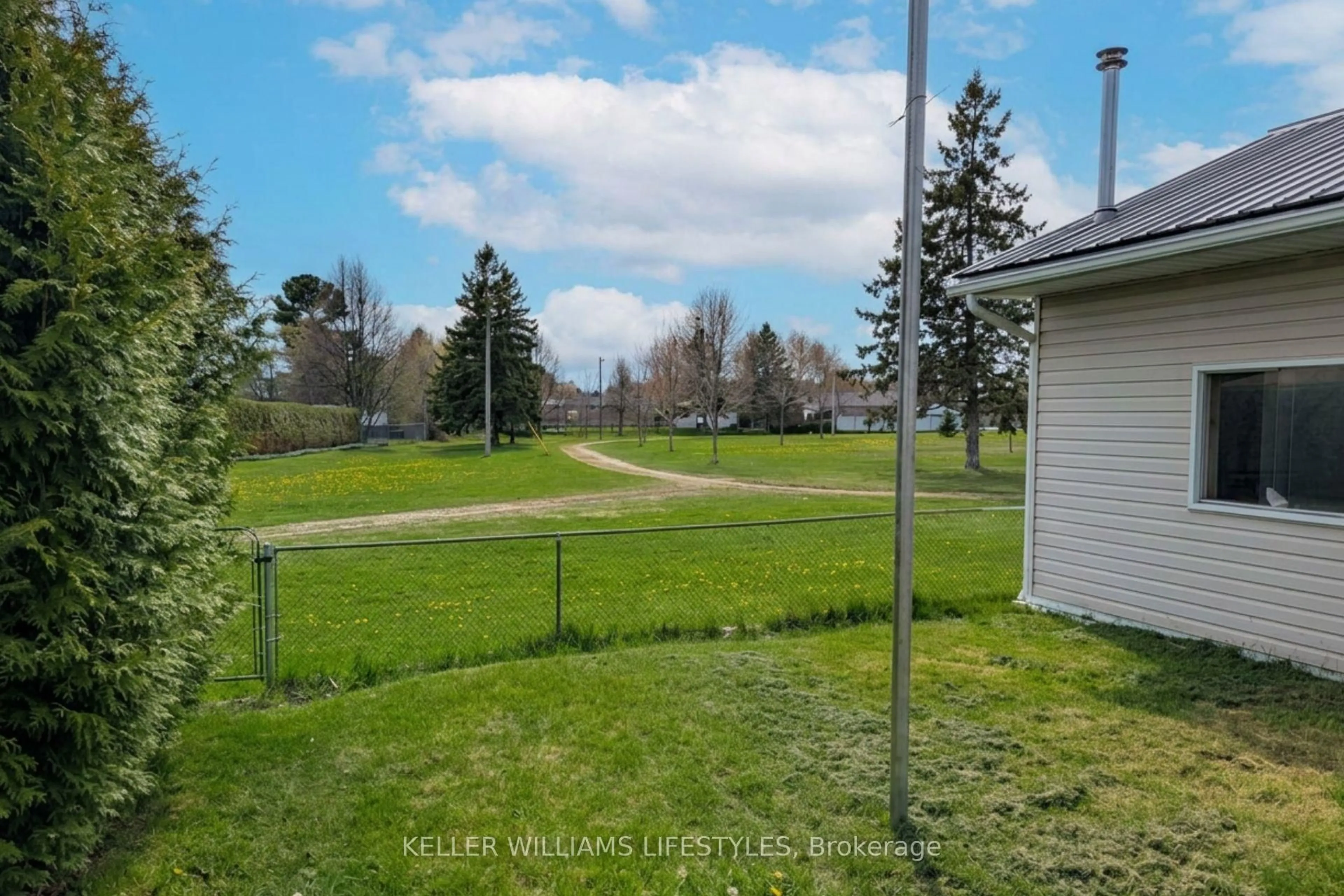 A pic from outside/outdoor area/front of a property/back of a property/a pic from drone, water/lake/river/ocean view for 17 Nightingale Dr, North Bay Ontario P1A 2R1