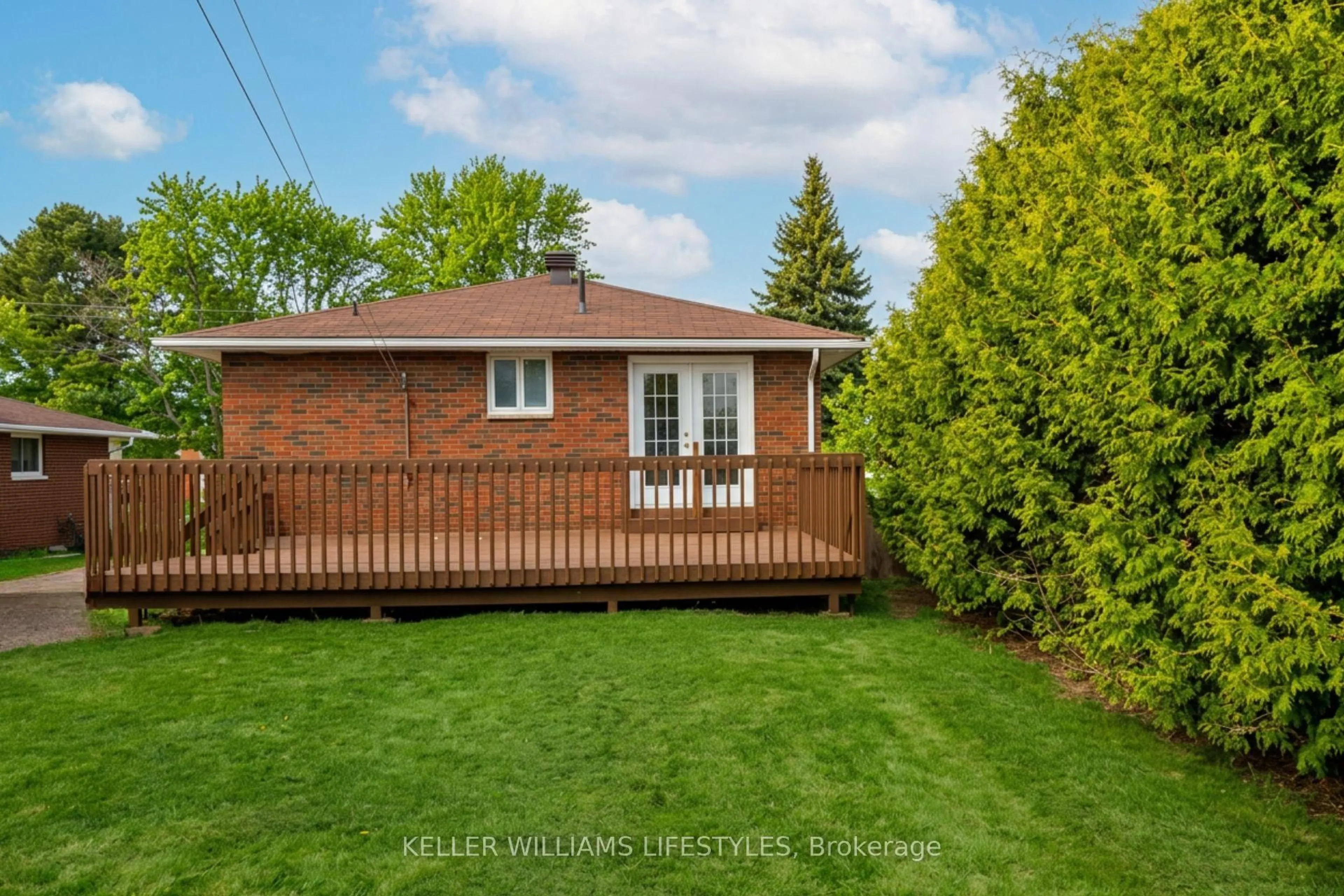 A pic from outside/outdoor area/front of a property/back of a property/a pic from drone, street for 17 Nightingale Dr, North Bay Ontario P1A 2R1