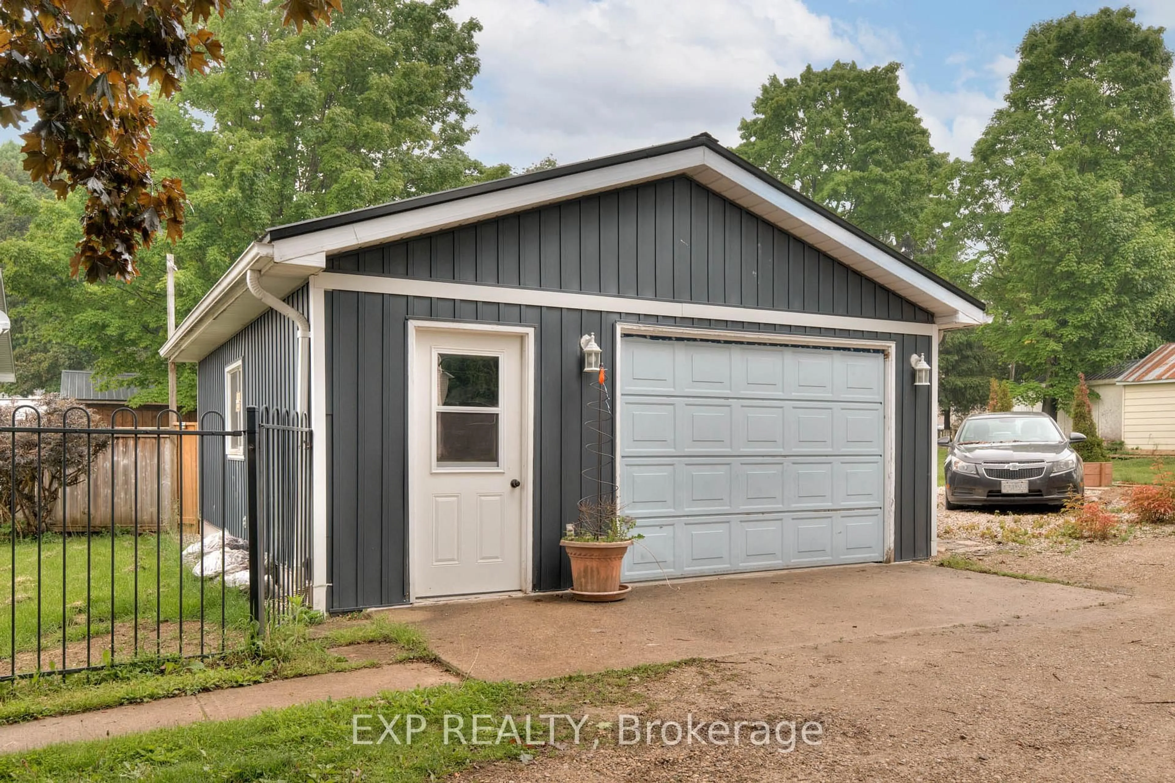 Indoor garage for 181 Shuter St St, North Huron Ontario N0G 2W0