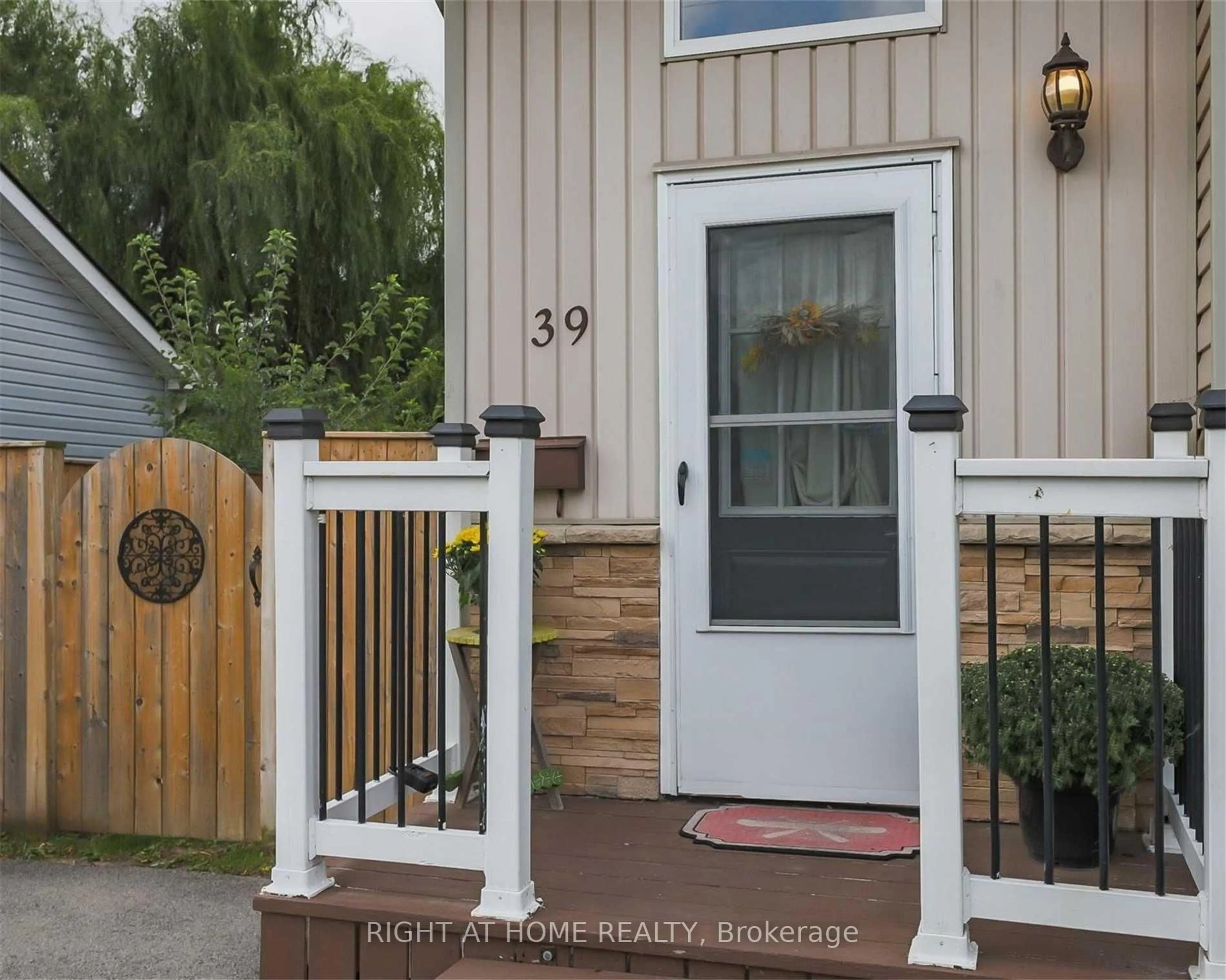 Unknown for 39 Cumming St, St. Catharines Ontario L2S 1H8