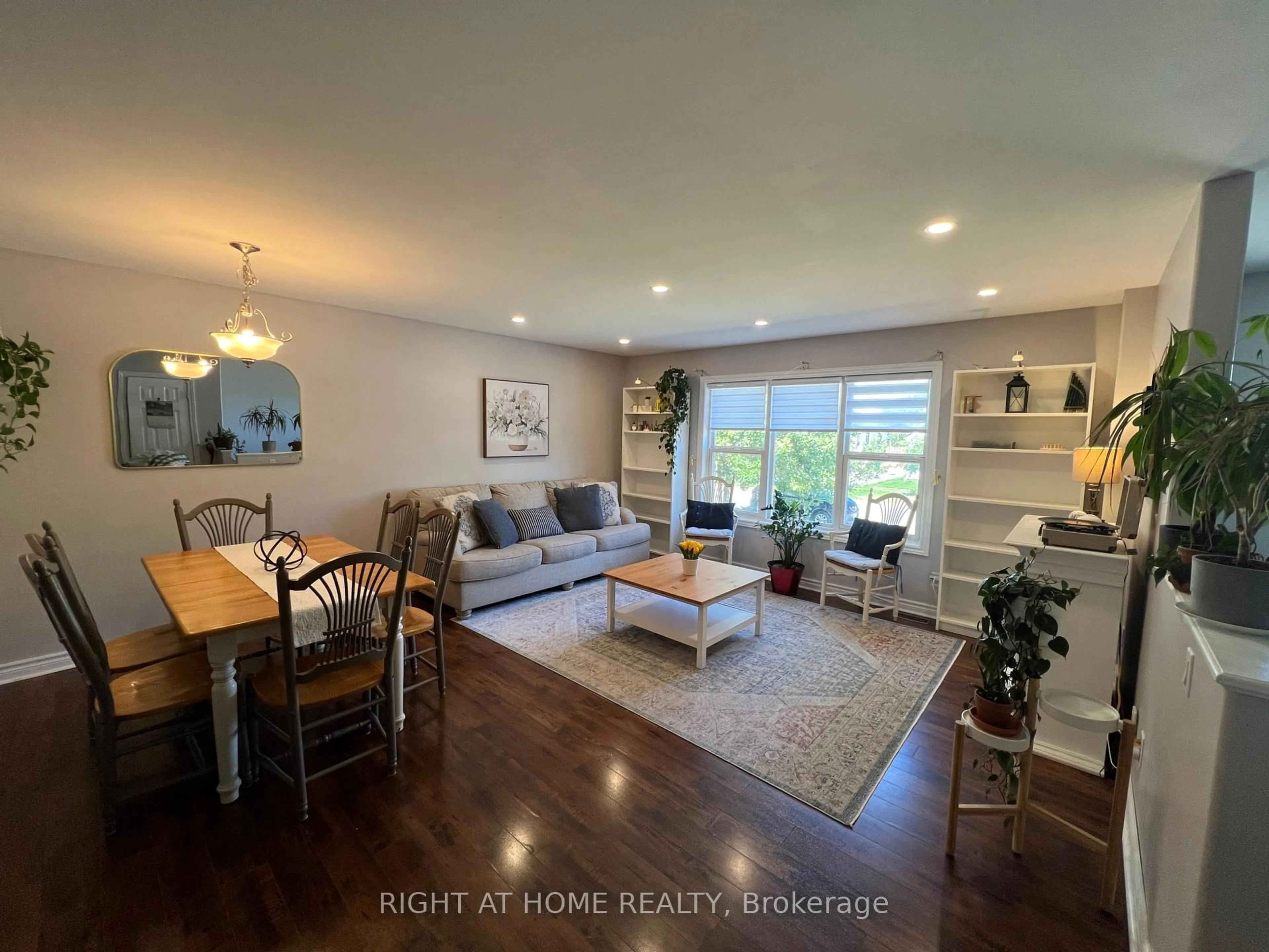 Living room with furniture, wood/laminate floor for 39 Cumming St, St. Catharines Ontario L2S 1H8