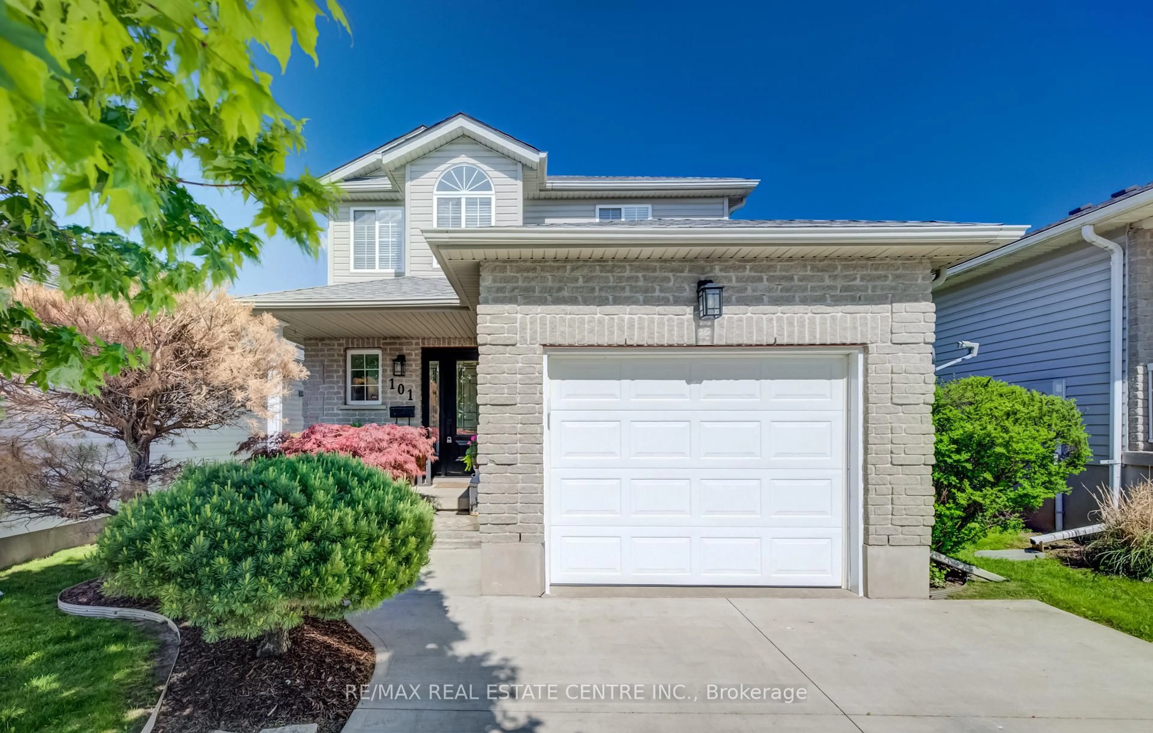 Home with brick exterior material, street for 101 Edgemere Dr, Cambridge Ontario N1P 1E9