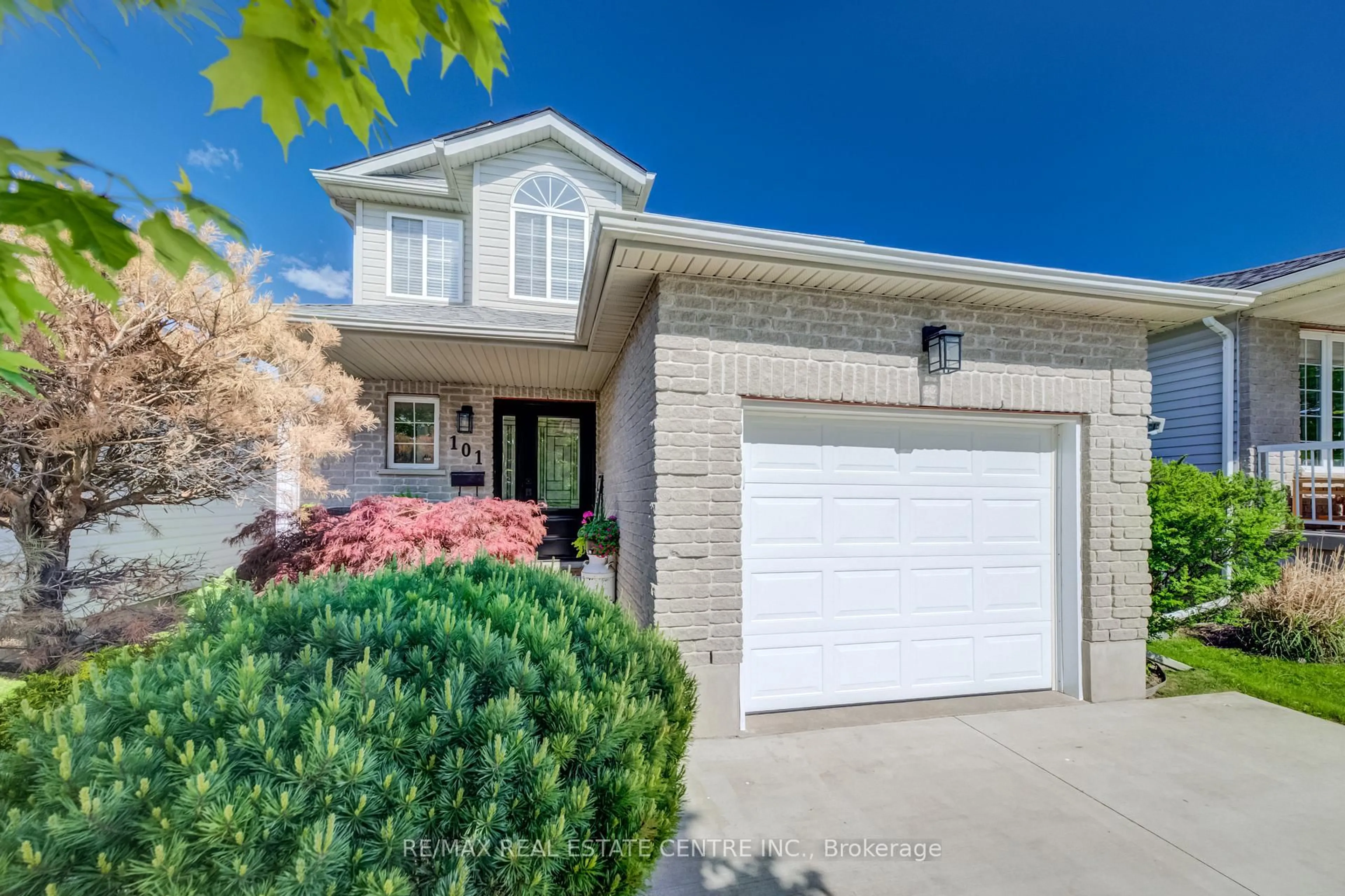 Home with brick exterior material, street for 101 Edgemere Dr, Cambridge Ontario N1P 1E9