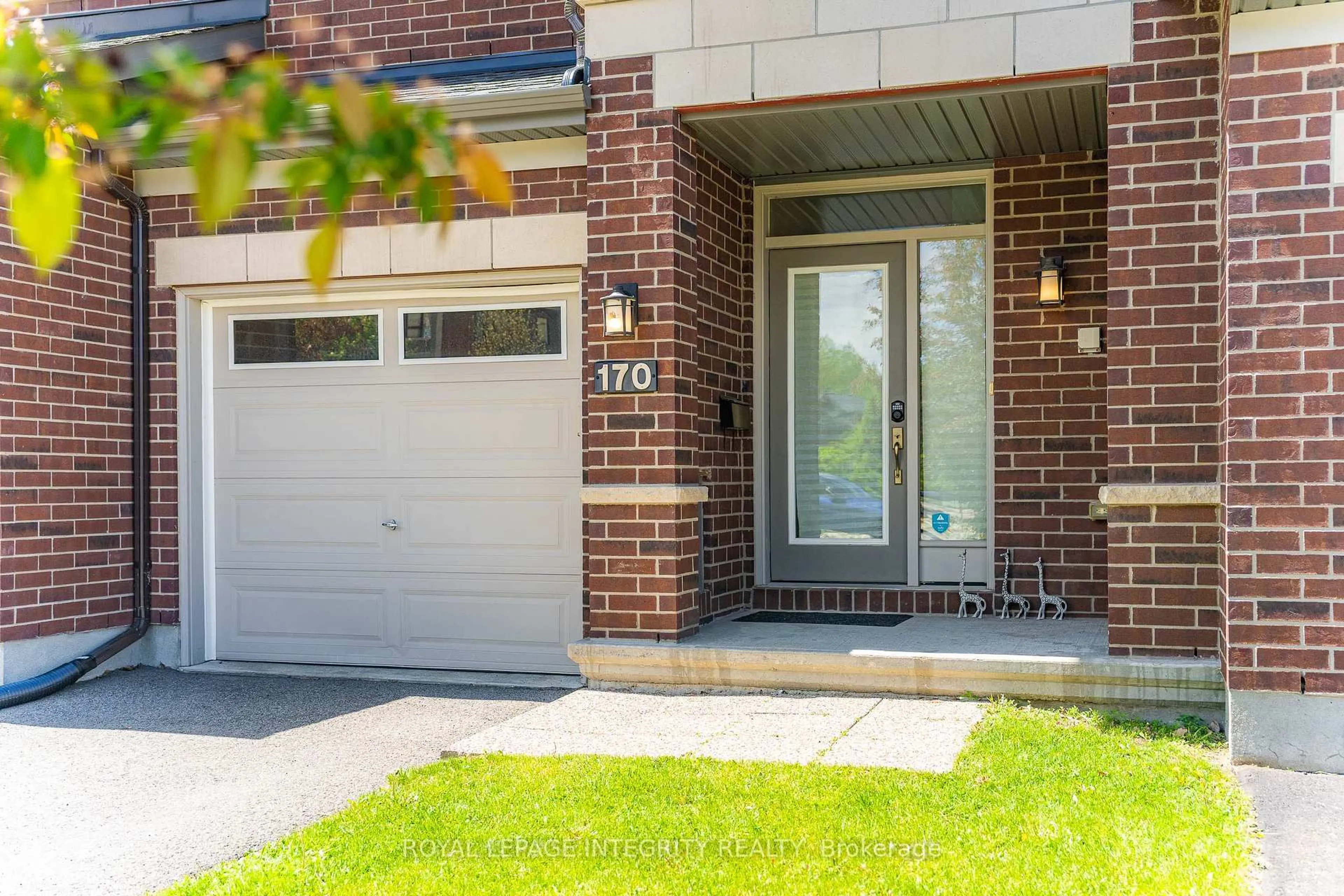 Home with brick exterior material, street for 170 Larimar Circ, Ottawa Ontario K1X 0B6