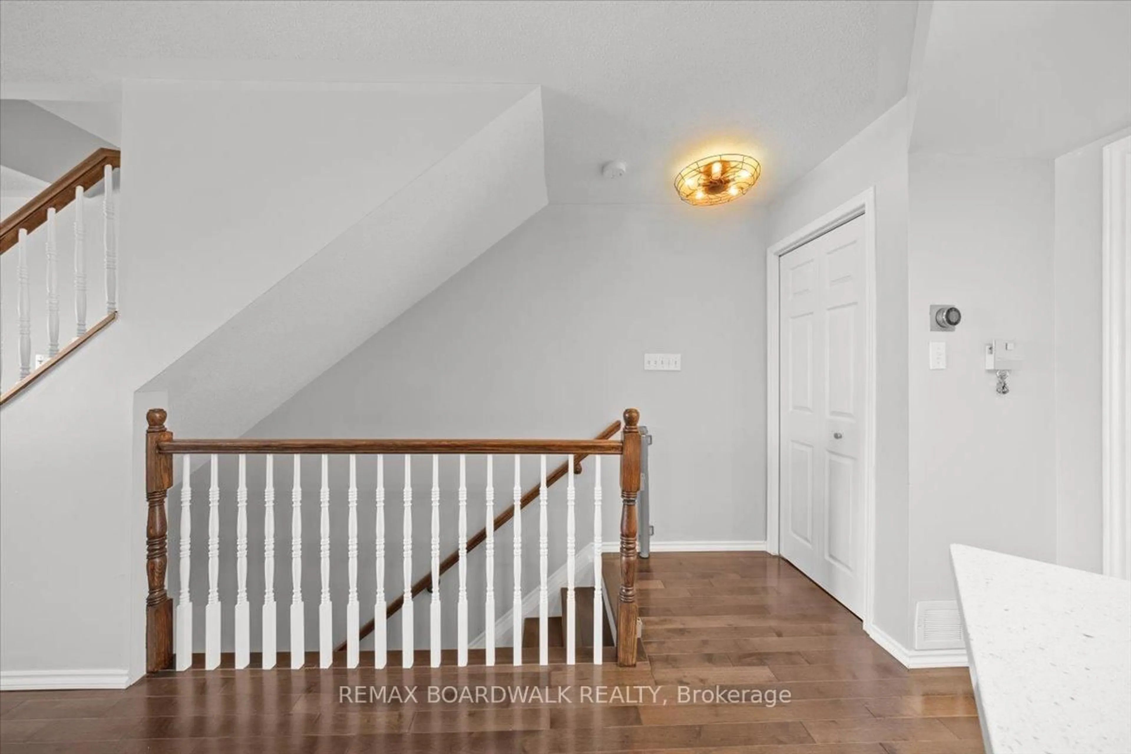 Unknown for 366 CROWNRIDGE Dr, Kanata Ontario K2M 3A4