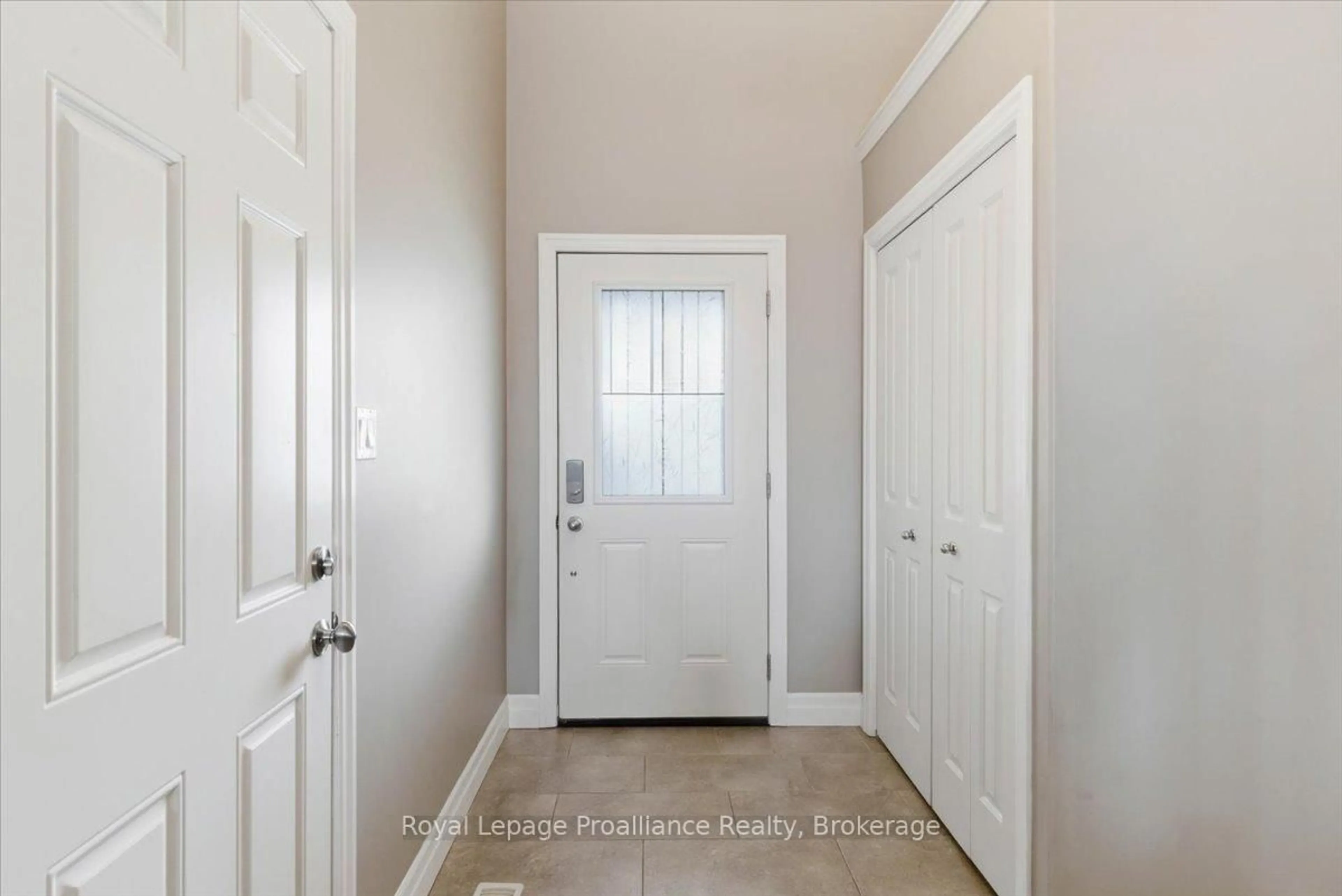 Indoor entryway for 68 Cortland Cres, Quinte West Ontario K8V 0E9