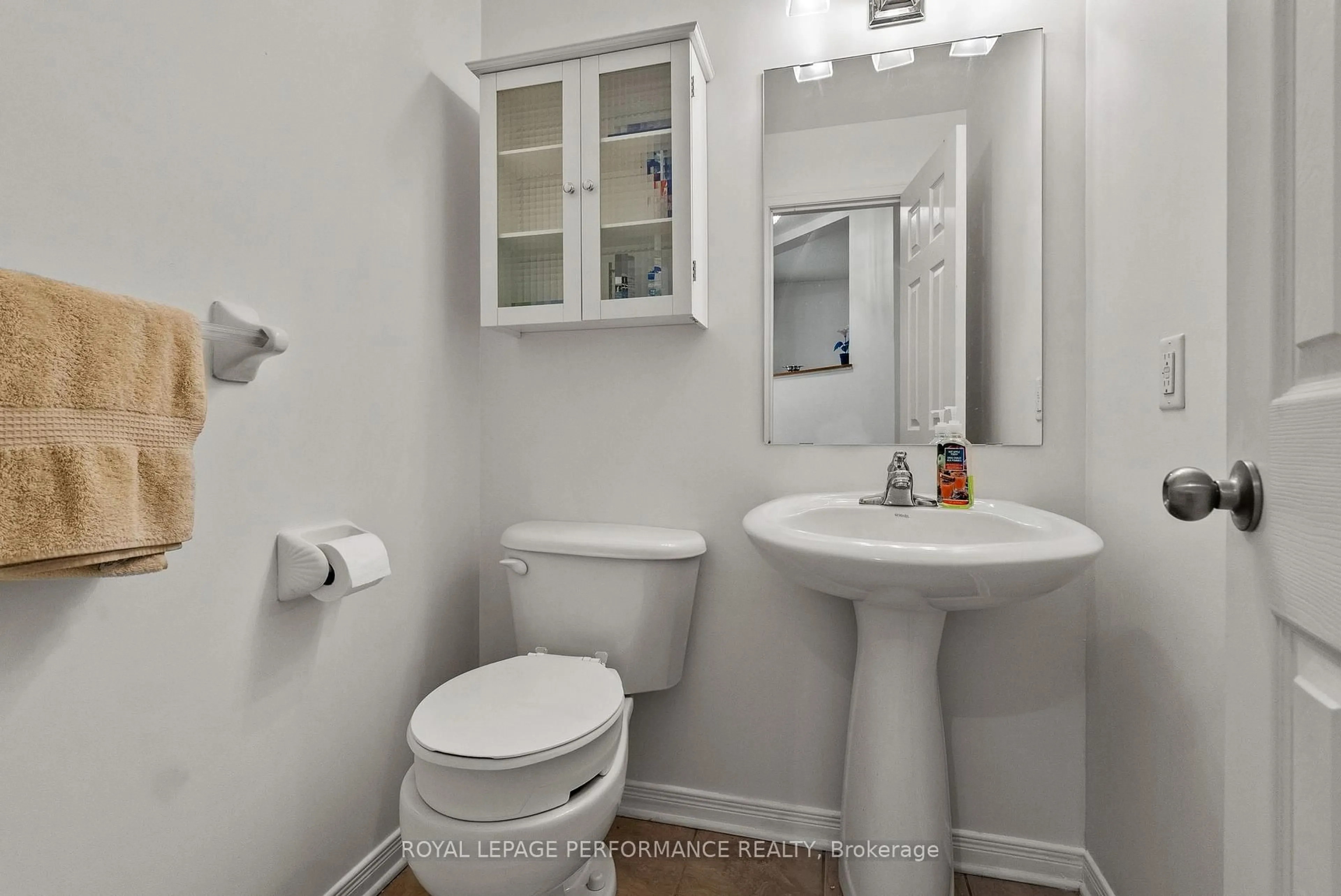 Standard bathroom, unknown for 1071 Brasseur Cres, Ottawa Ontario K4A 5A1