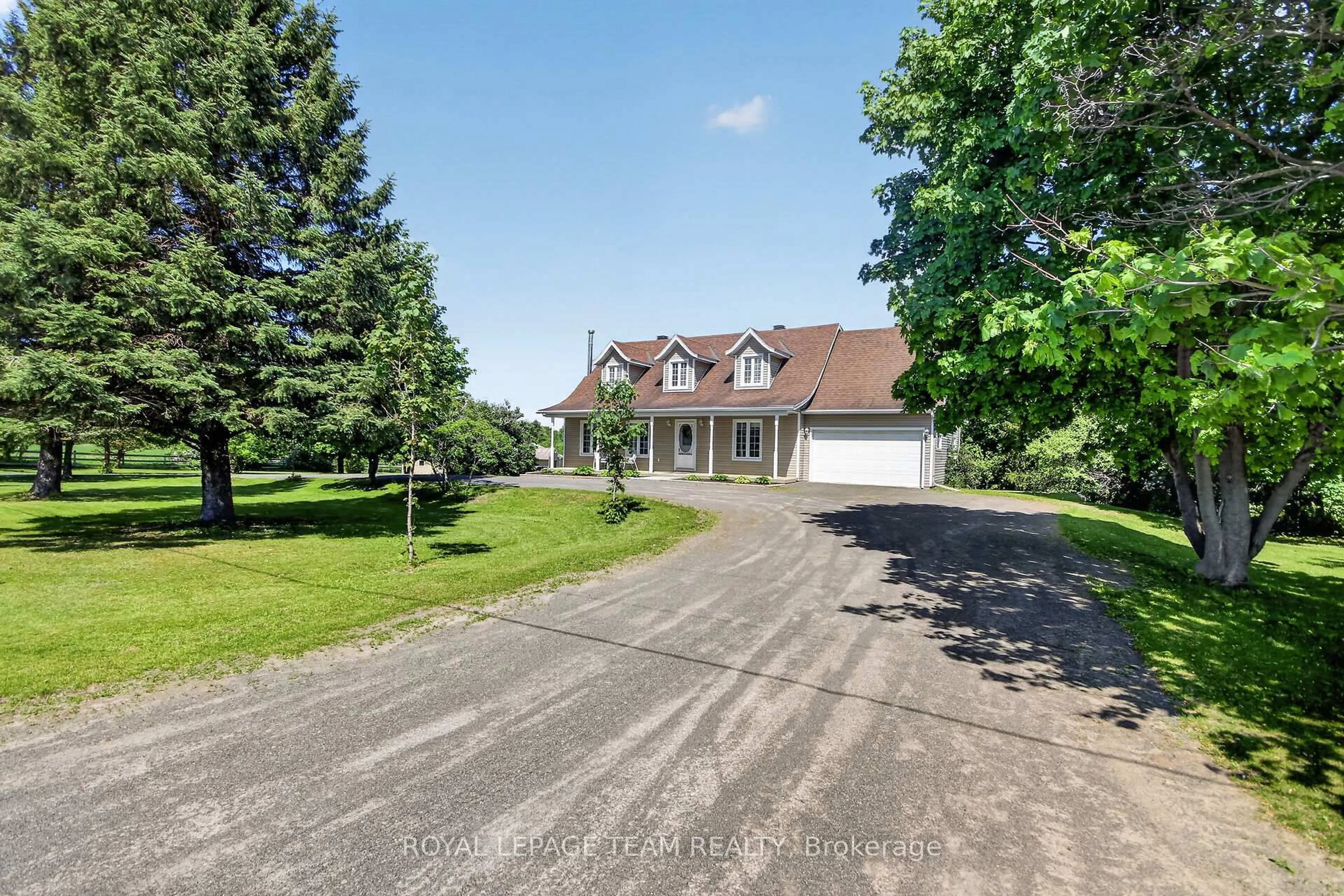 A pic from outside/outdoor area/front of a property/back of a property/a pic from drone, street for 2867 Stagecoach Rd, Osgoode Ontario K0A 2W0