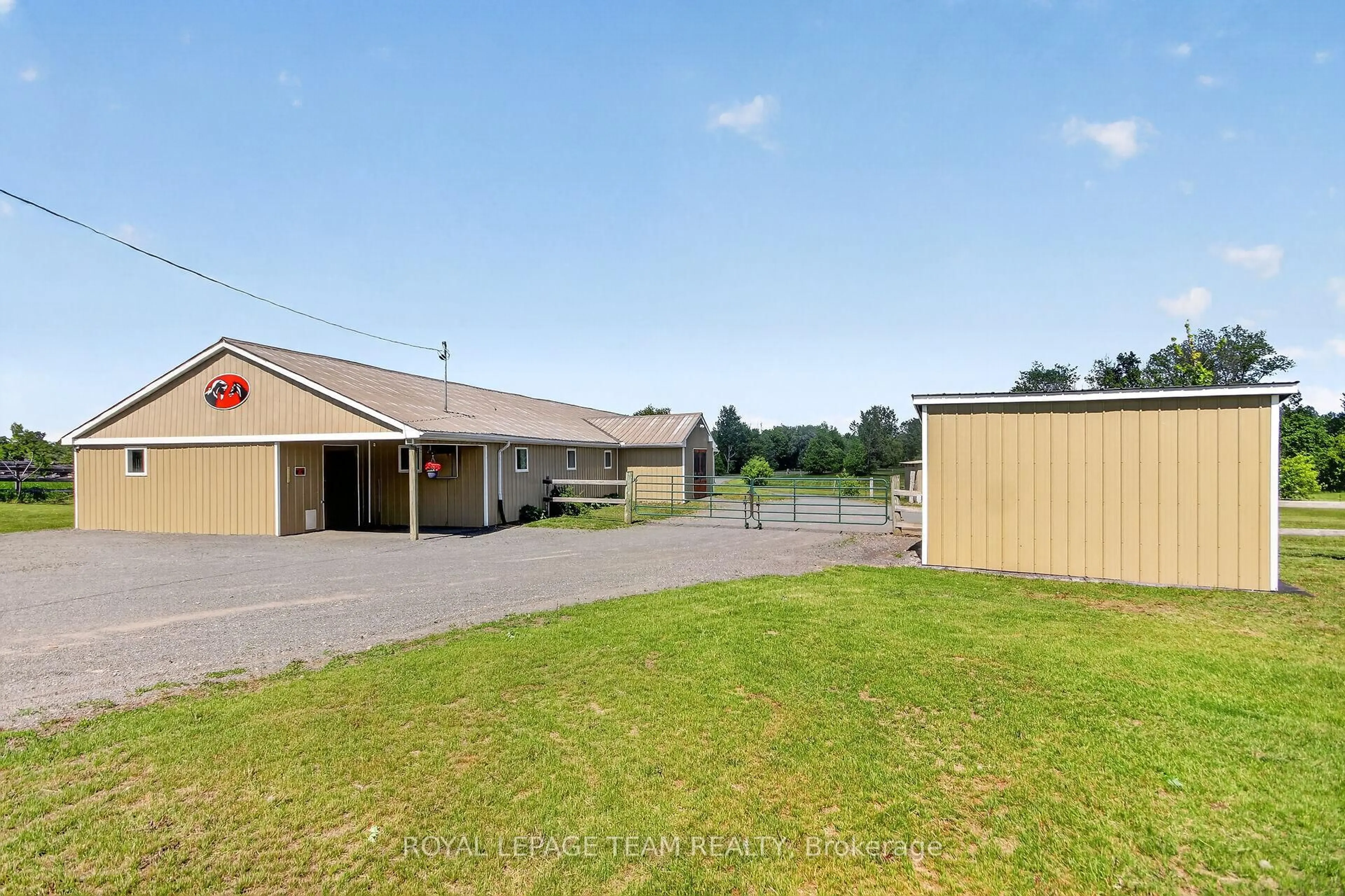 A pic from outside/outdoor area/front of a property/back of a property/a pic from drone, building for 2867 Stagecoach Rd, Osgoode Ontario K0A 2W0