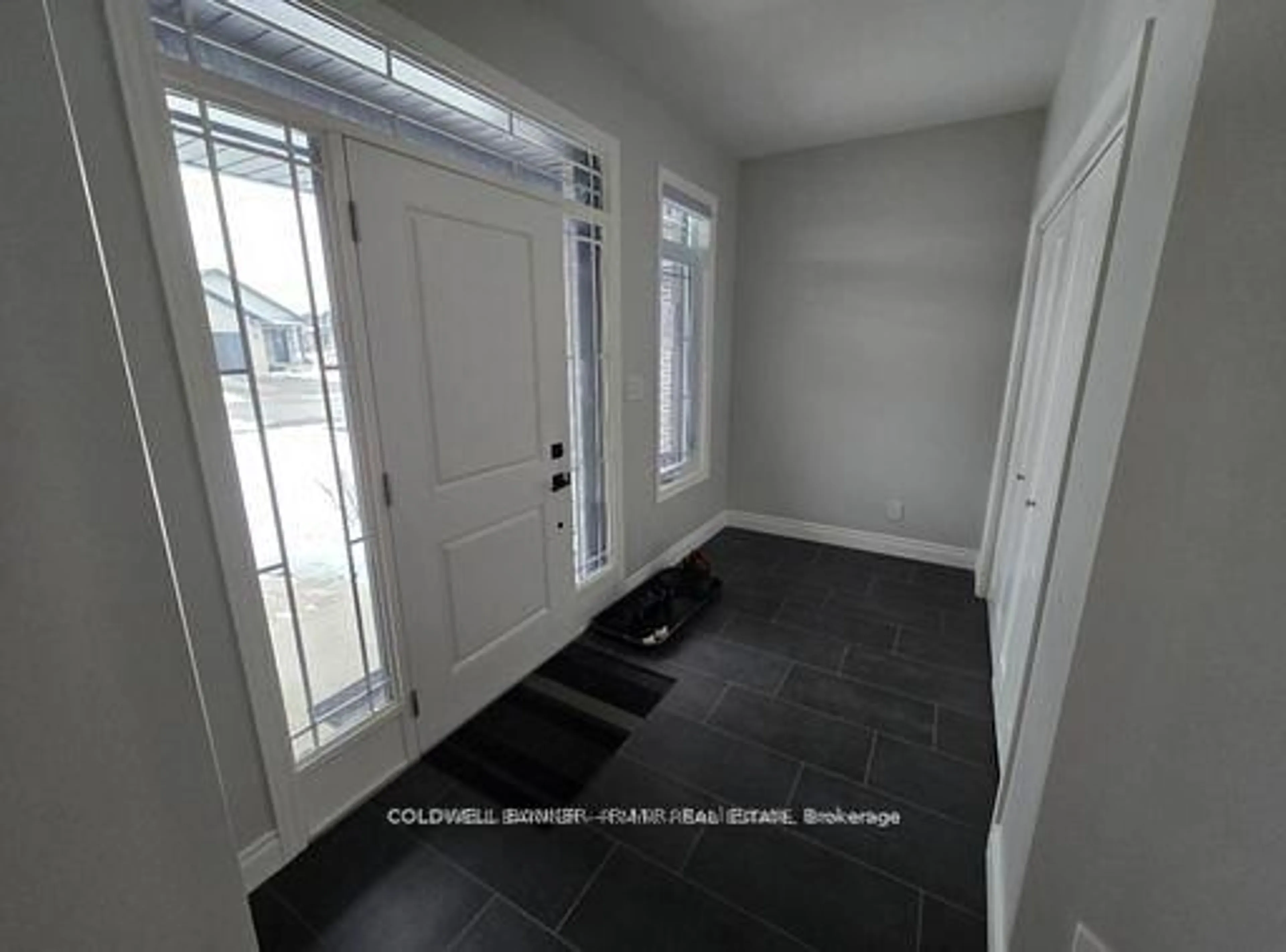 Indoor entryway for 5 Mavety Crt, Belleville Ontario K8N 0M2