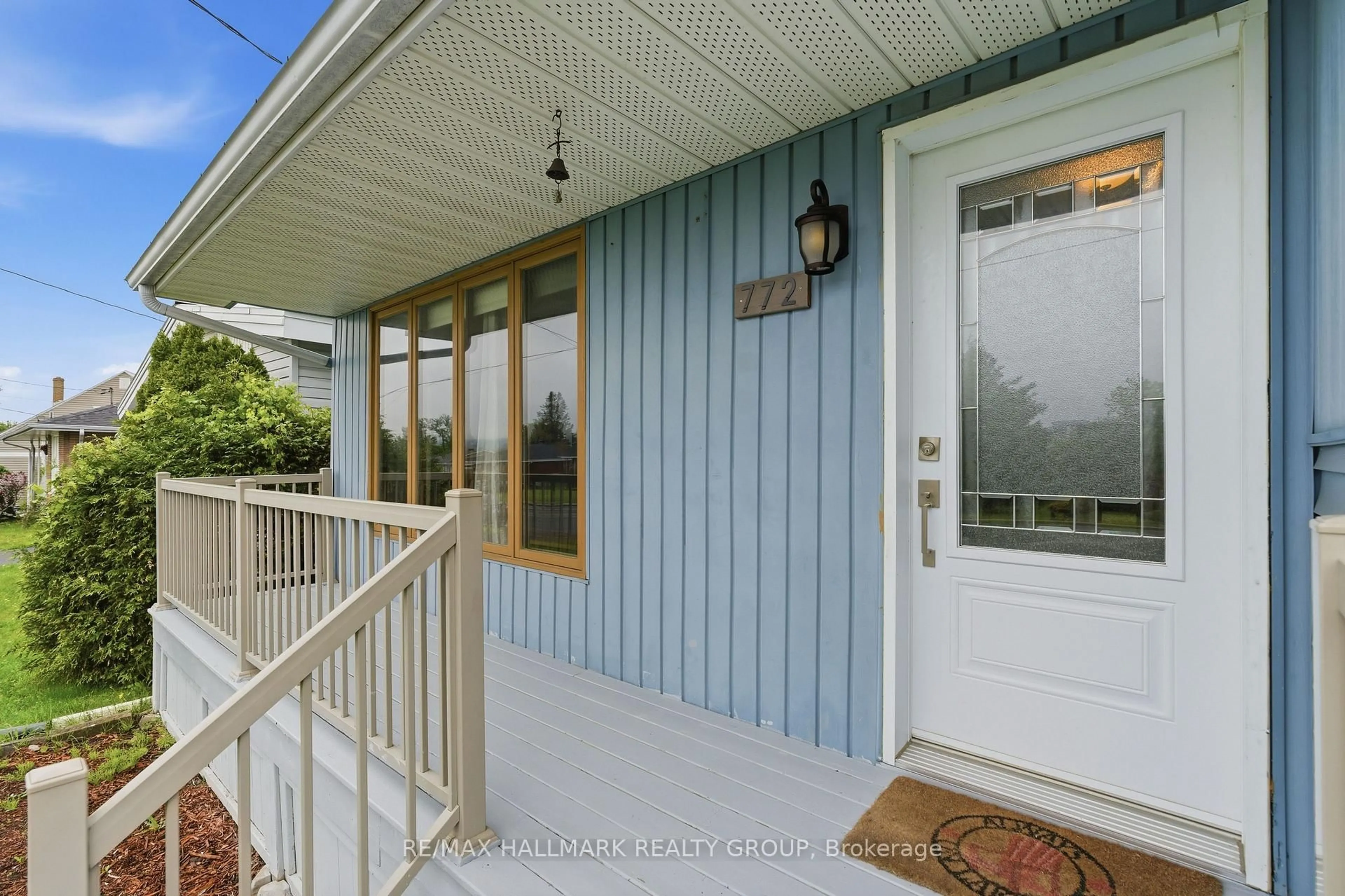 Indoor entryway for 772 Lafleche Rd, Hawkesbury Ontario K6A 1N5