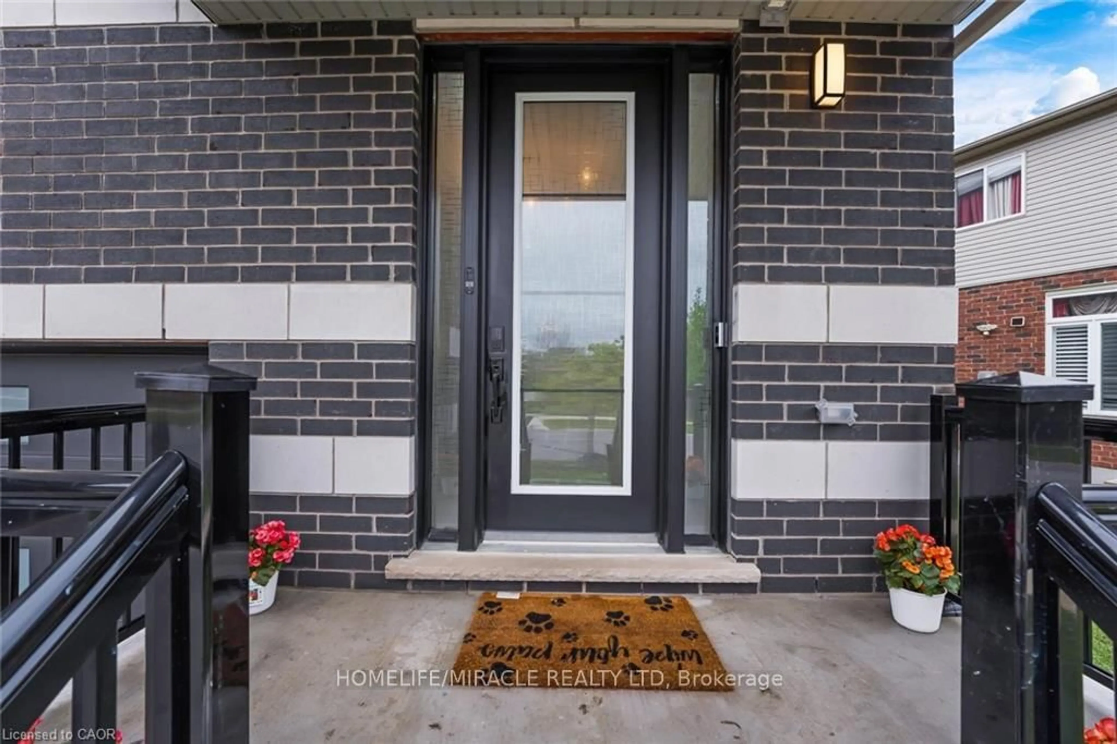 Indoor entryway for 116 Crossmore Cres, Waterloo Ontario N1S 0C7