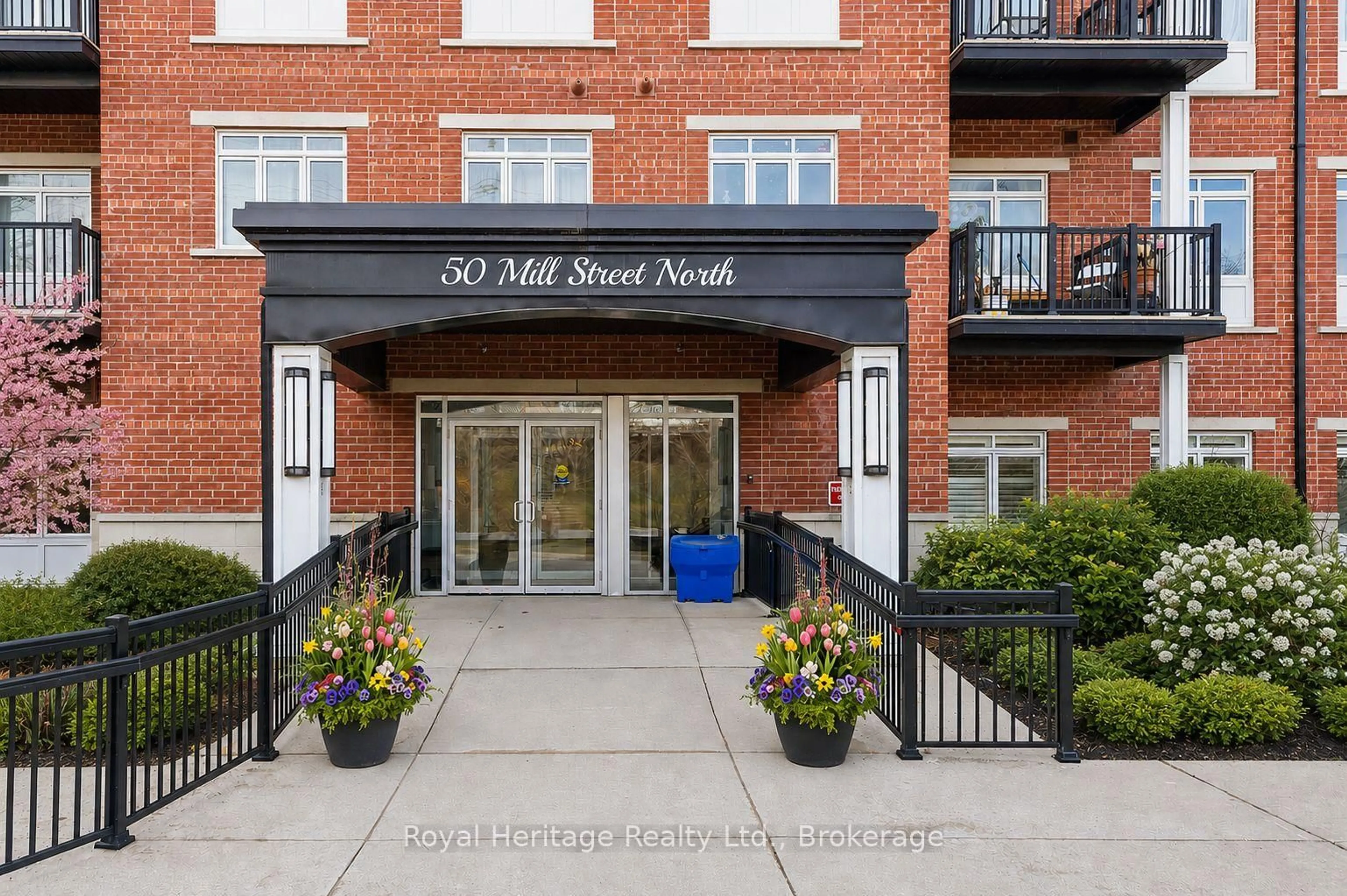 Indoor foyer for 50 Mill St #211, Port Hope Ontario L1A 2T1