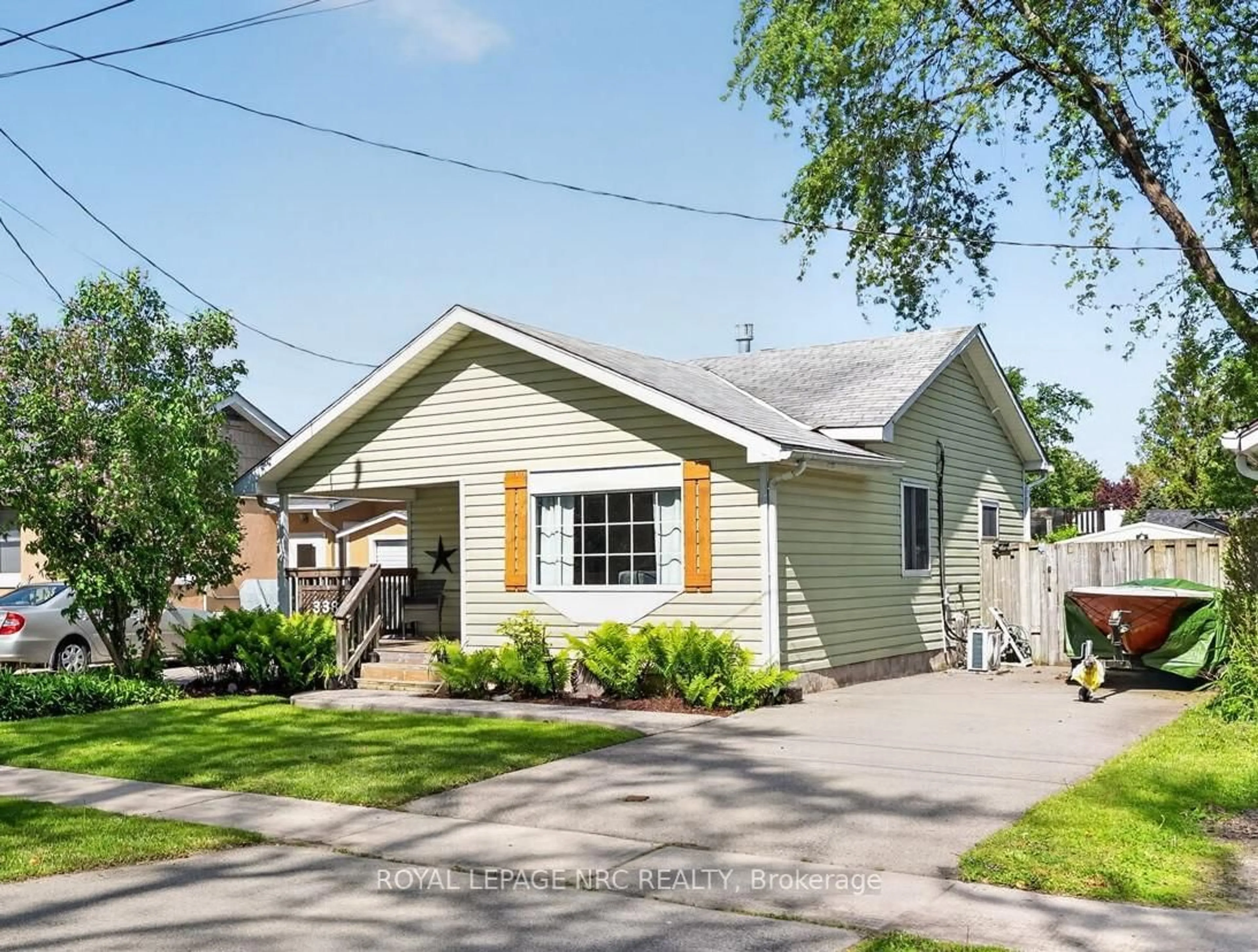 Home with vinyl exterior material, street for 338 Dovercourt Rd, Fort Erie Ontario L0S 1B0