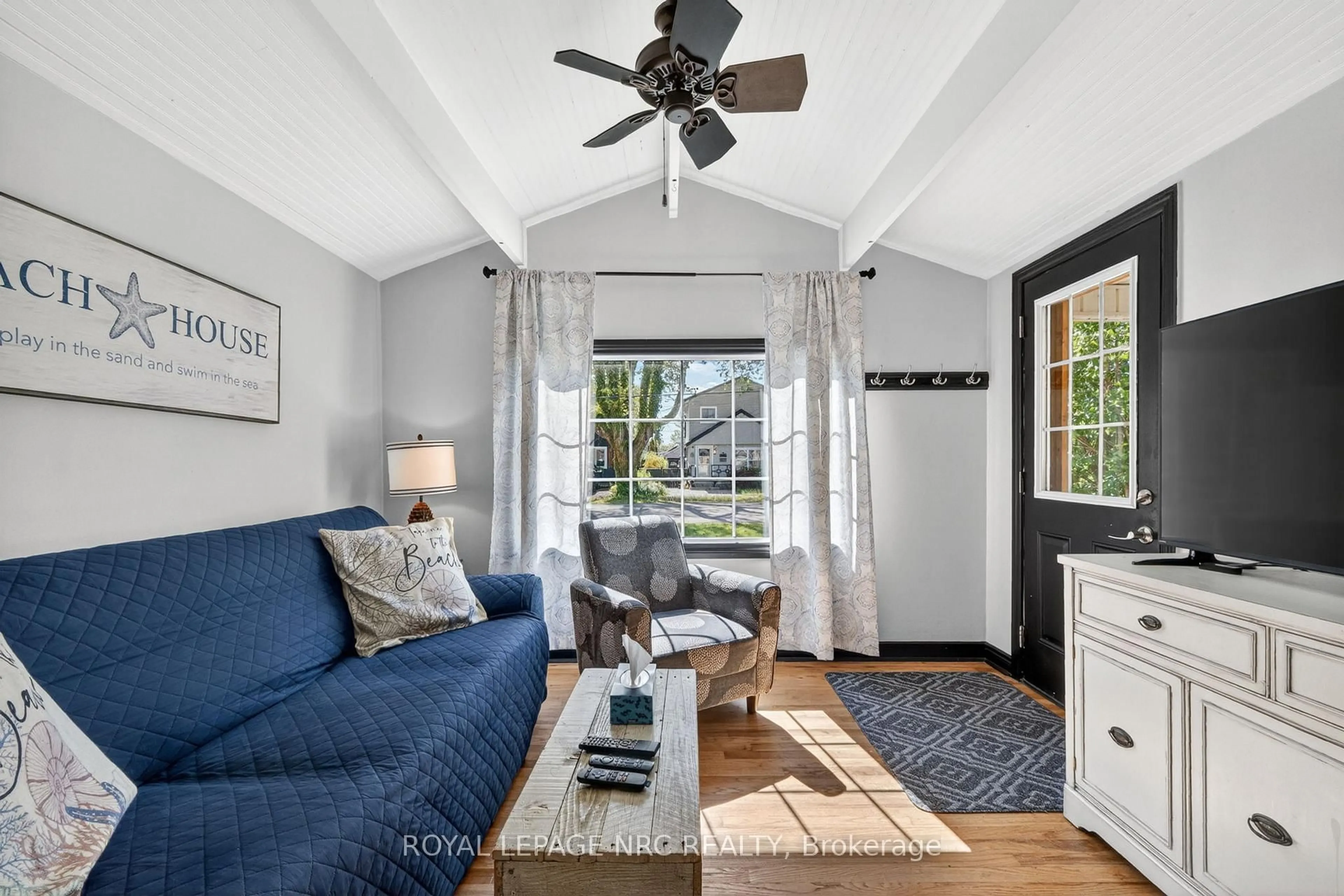 Living room with furniture, unknown for 338 Dovercourt Rd, Fort Erie Ontario L0S 1B0