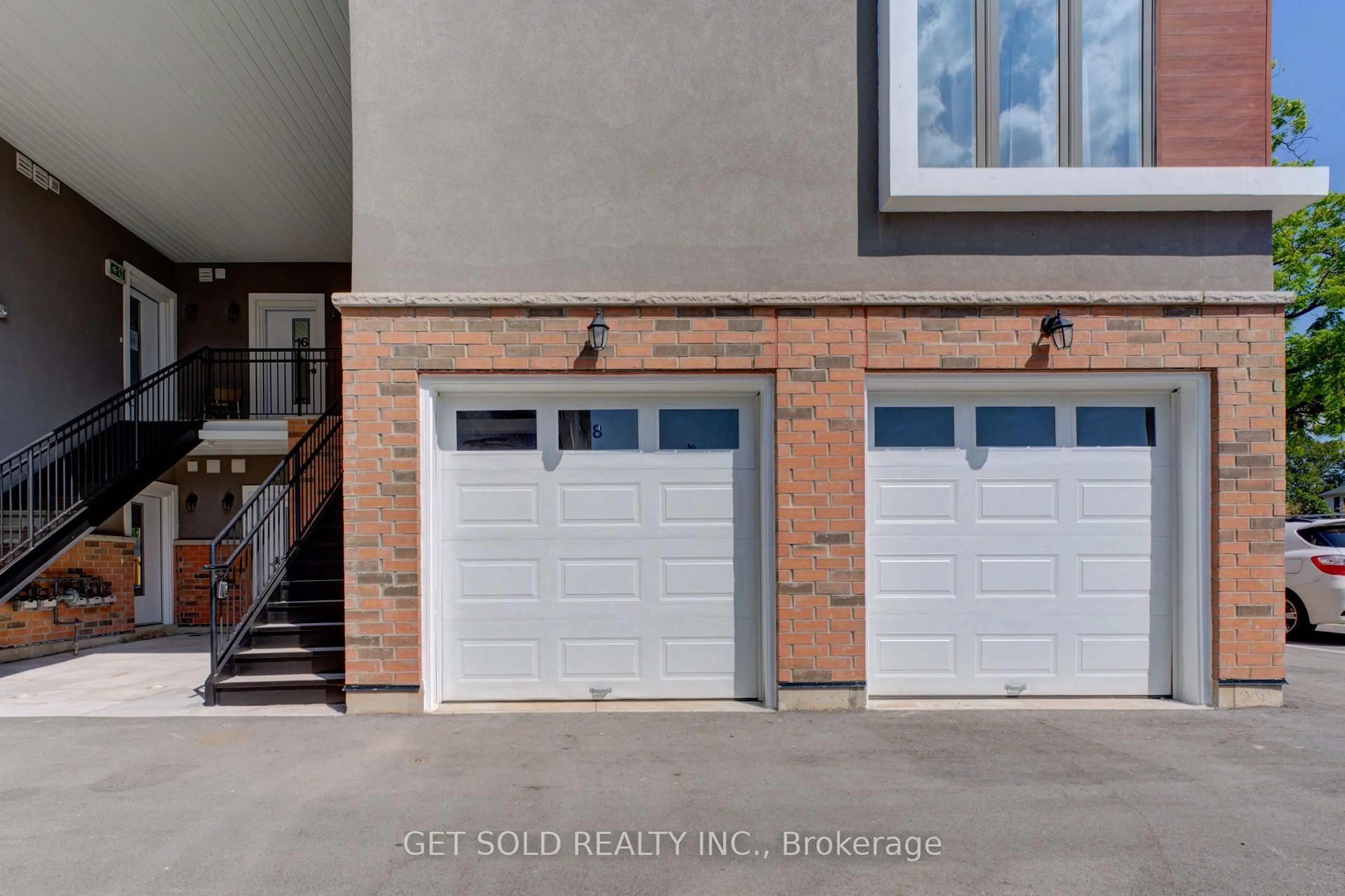 Indoor garage for 6701 Thorold Stone Rd #8, Niagara Falls Ontario L2J 1B3