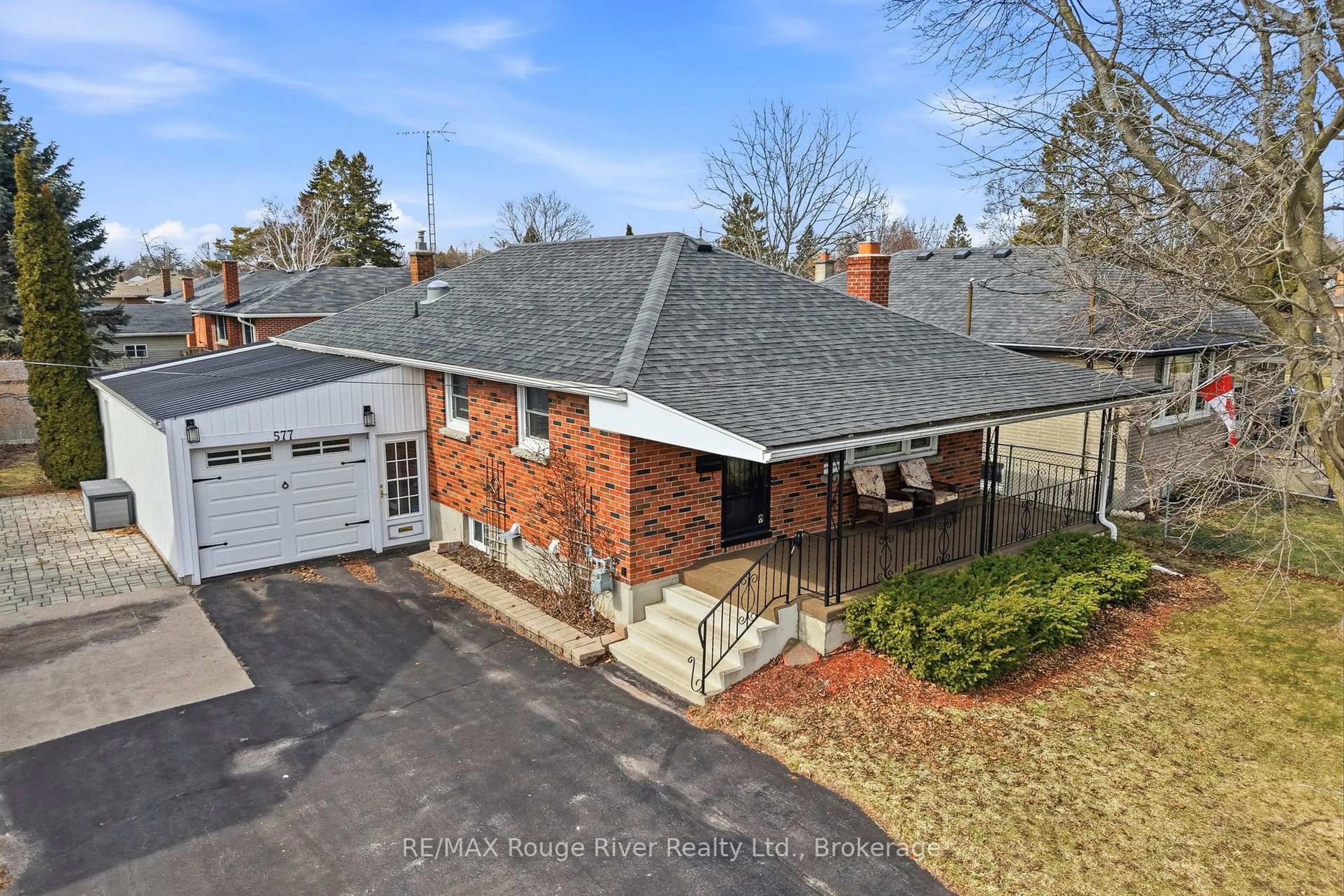 A pic from outside/outdoor area/front of a property/back of a property/a pic from drone, street for 577 Sinclair St, Cobourg Ontario K9A 2Y8