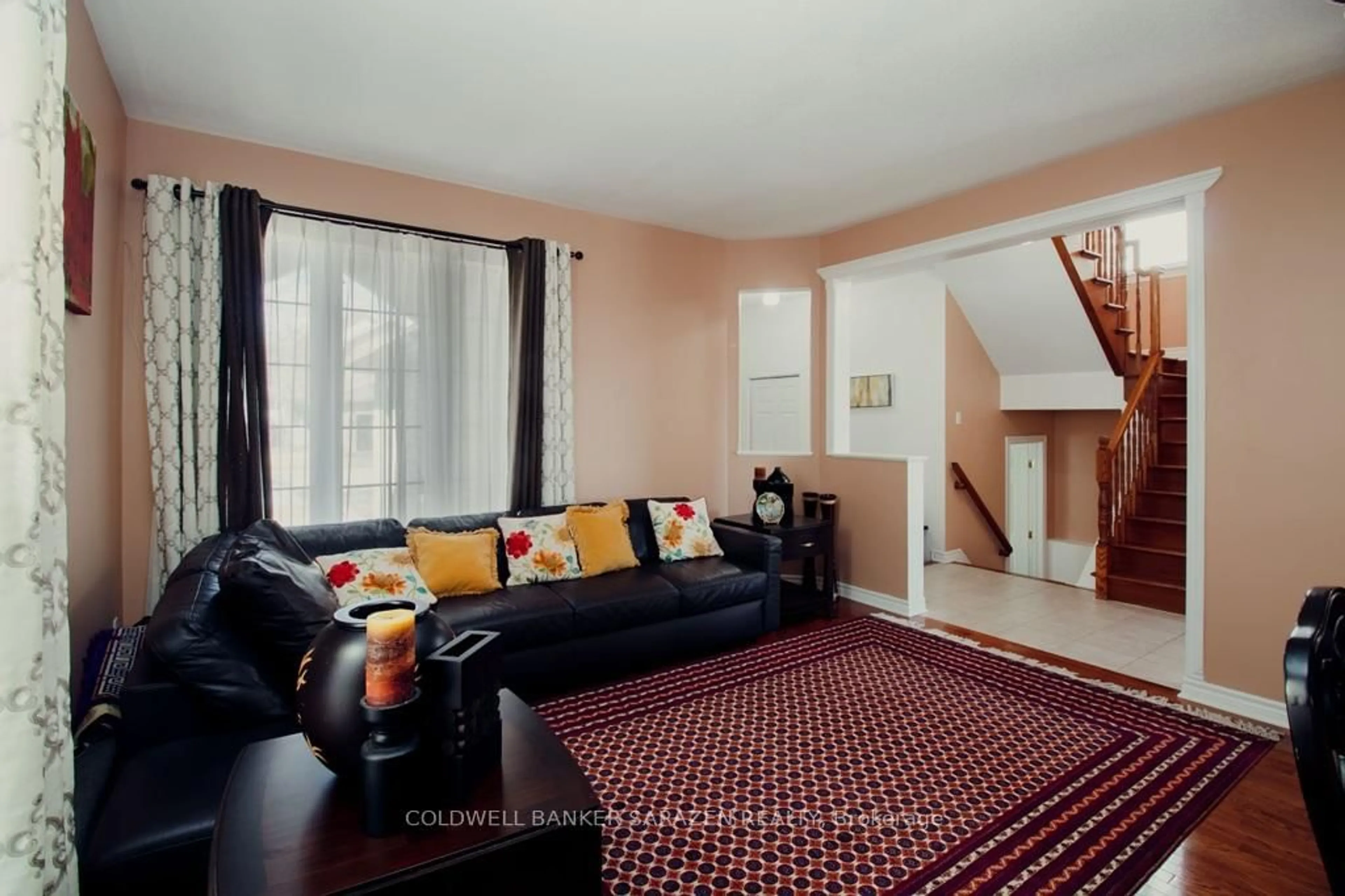 Living room with furniture, carpet floor for 274 Trail Side Circ, Ottawa Ontario K4A 5B1