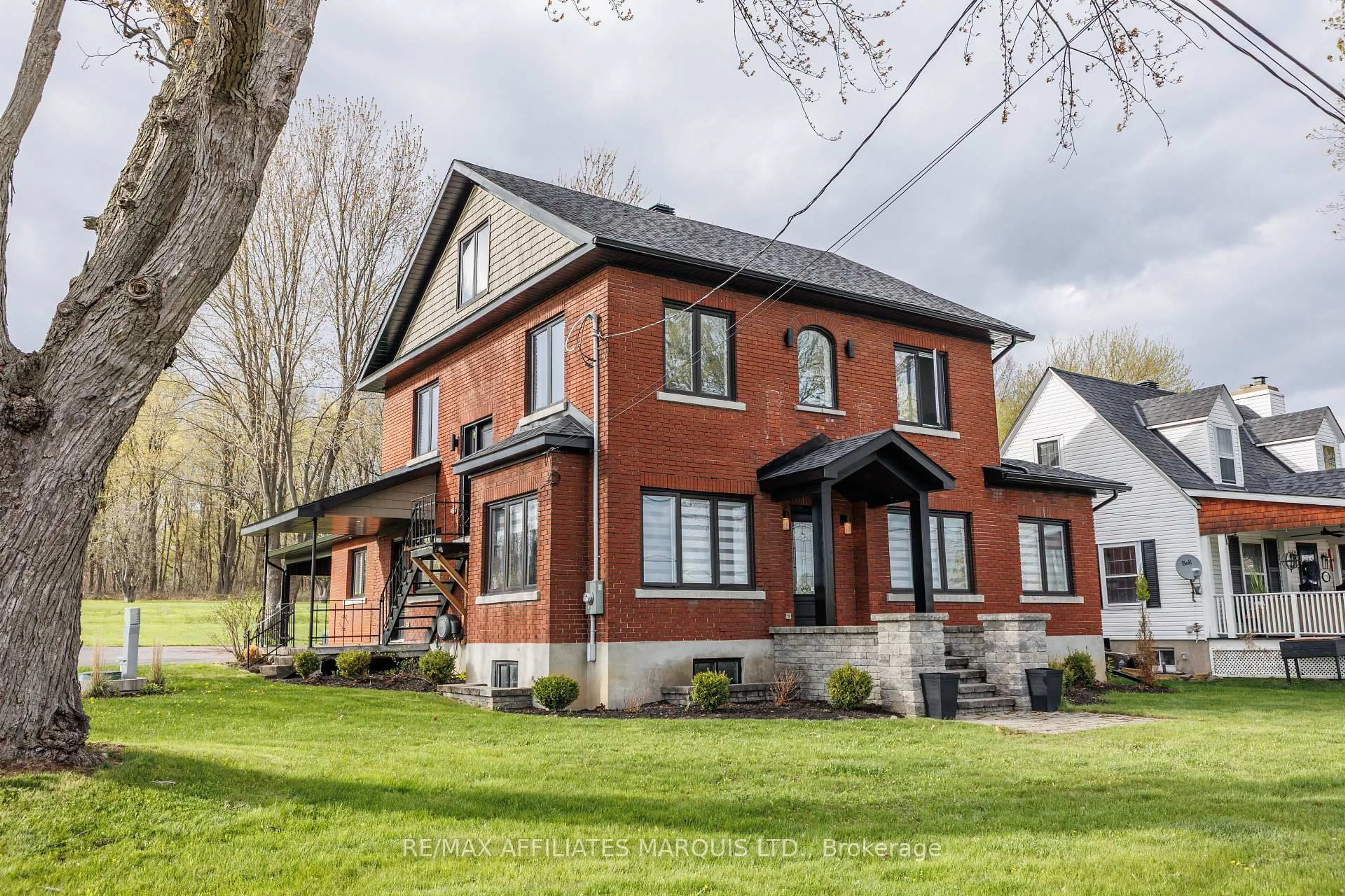 Home with brick exterior material, building for 3314 Montreal Rd, Cornwall Ontario K6H 5R5