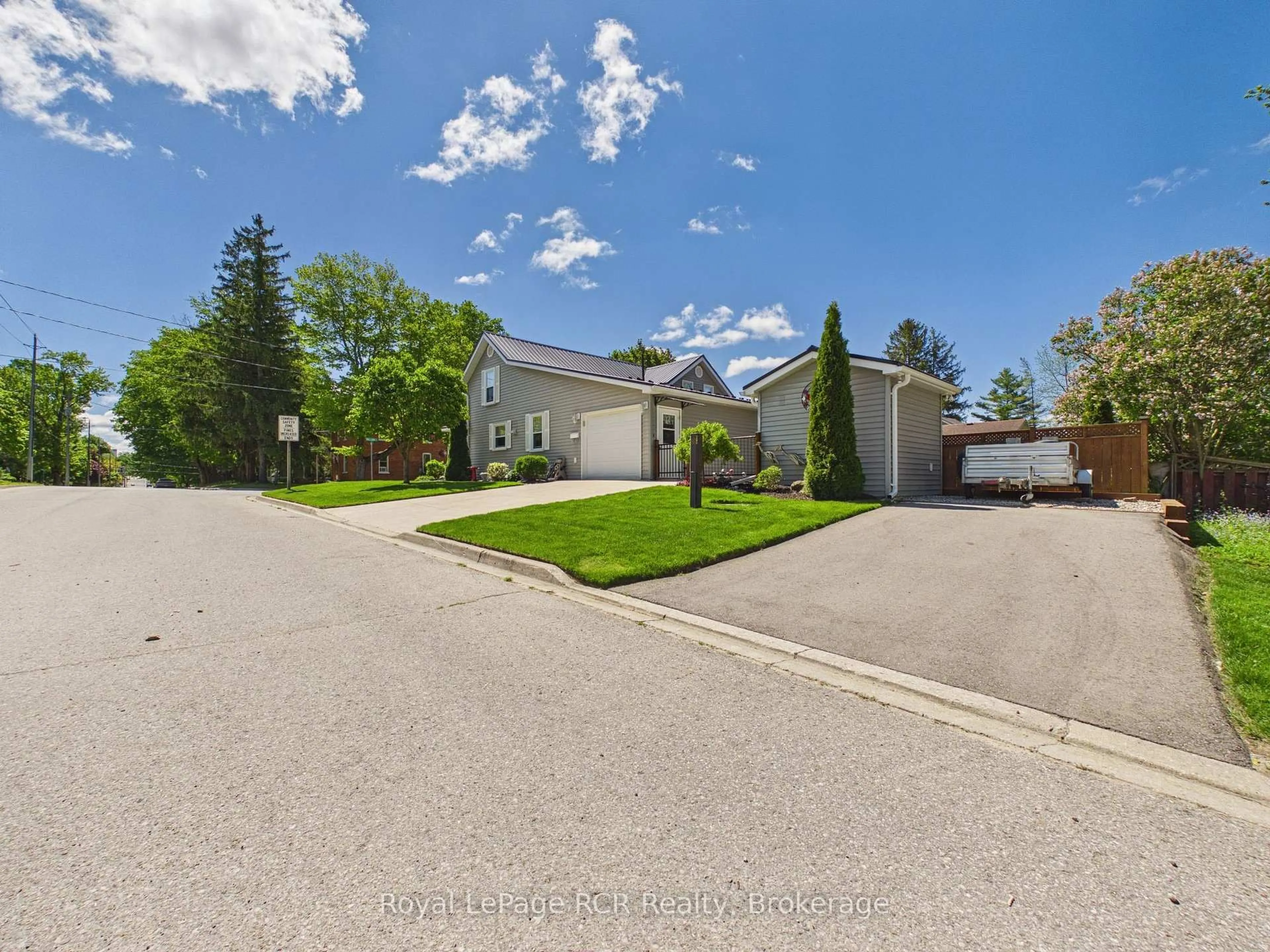 A pic from outside/outdoor area/front of a property/back of a property/a pic from drone, street for 232 William St, North Huron Ontario N0G 2W0