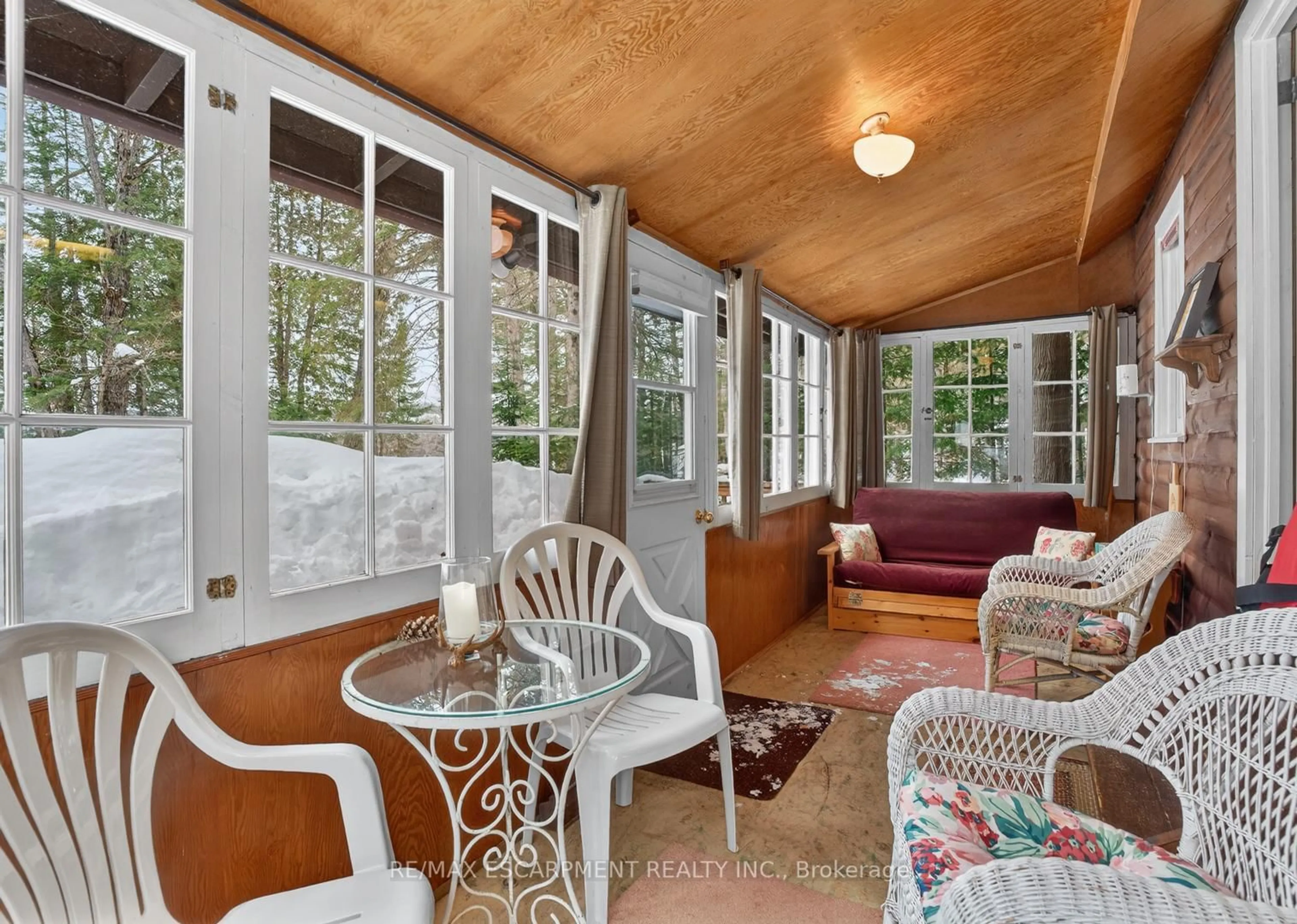 Living room with furniture, wood/laminate floor for 1257 Paint Lake Rd, Lake of Bays Ontario P0A 1E0