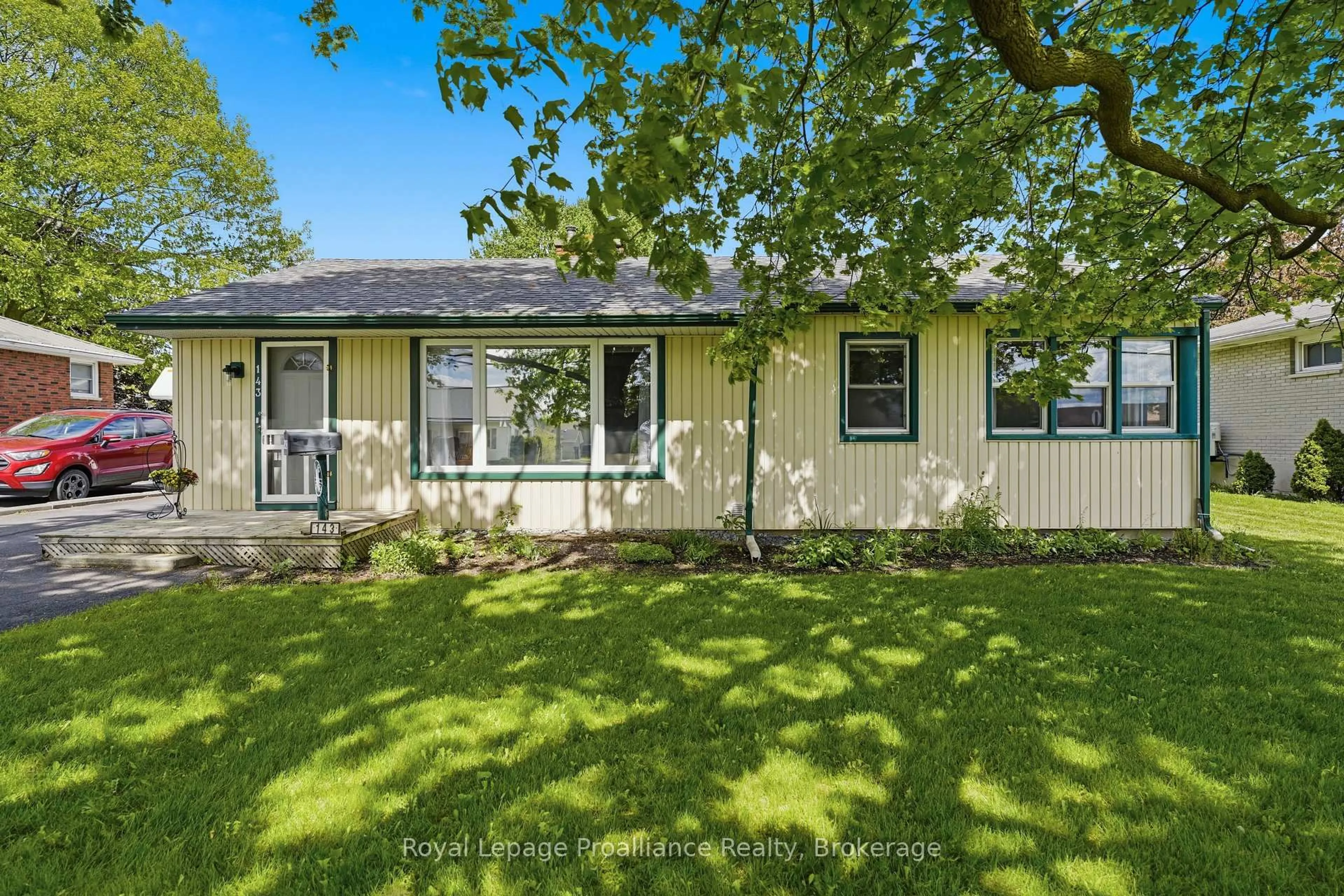 Home with vinyl exterior material, street for 143 Avondale Rd, Belleville Ontario K8P 4G4