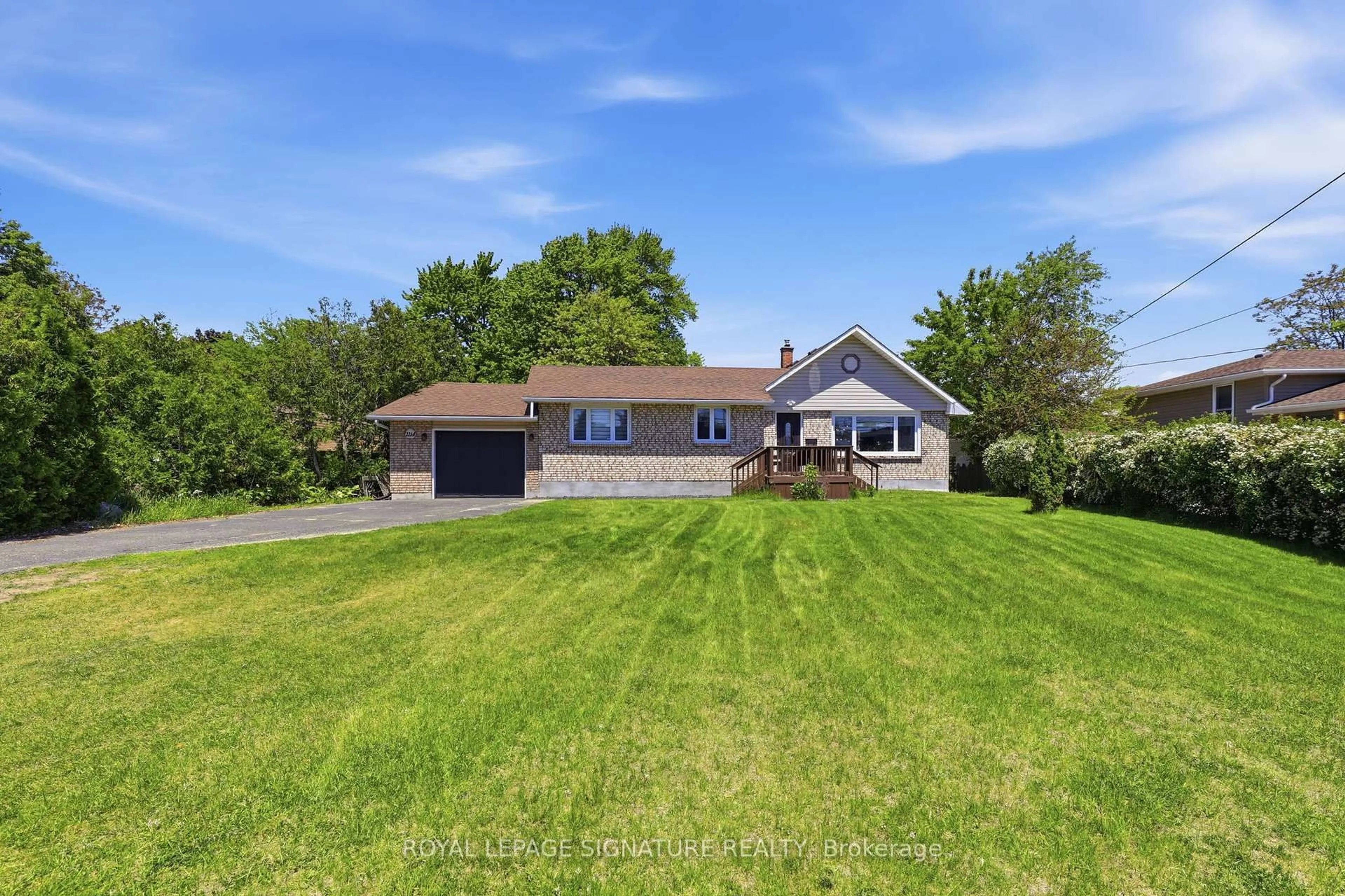 A pic from outside/outdoor area/front of a property/back of a property/a pic from drone, water/lake/river/ocean view for 1114 Lakeshore Rd, Sarnia Ontario N7V 2V8