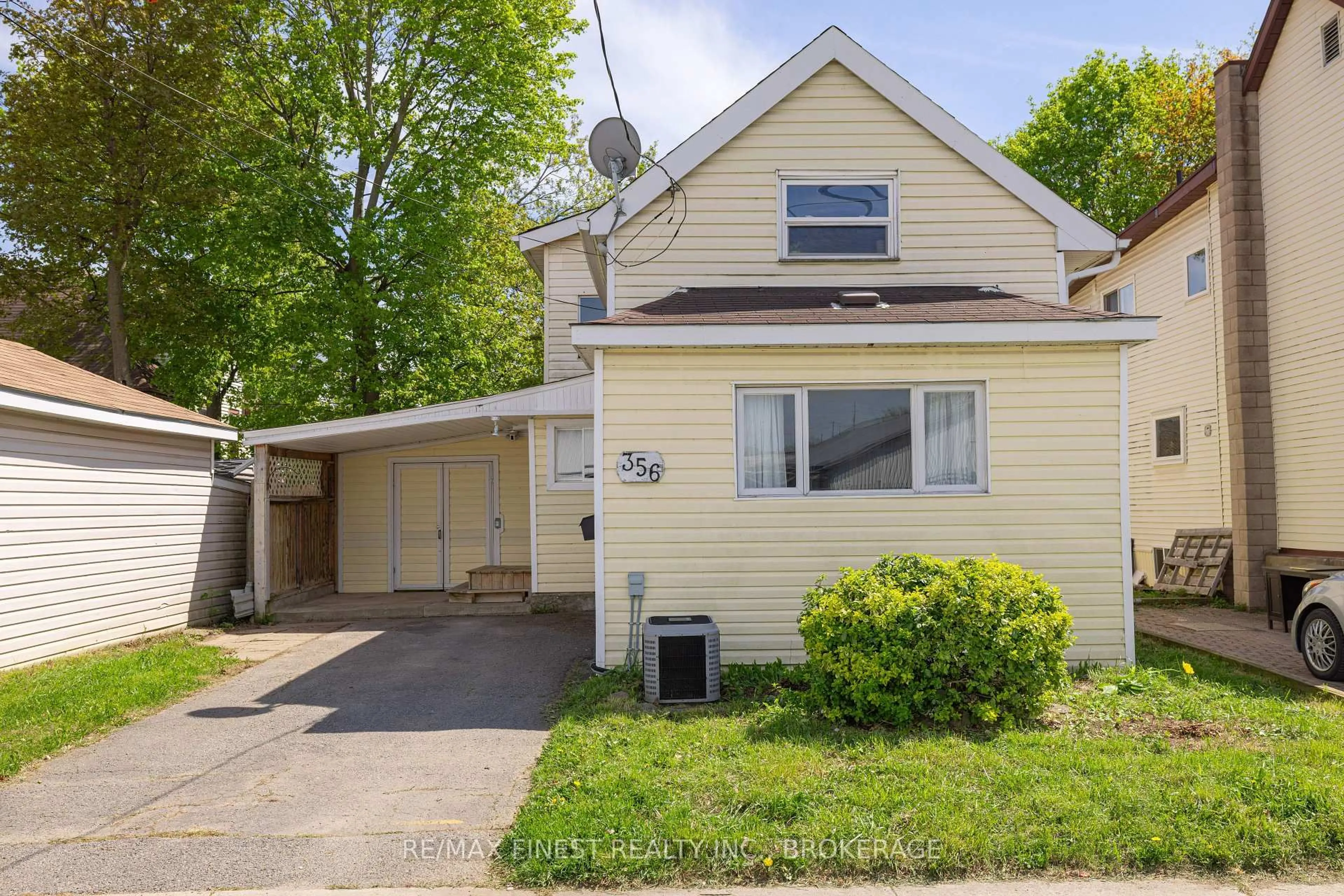 Home with vinyl exterior material, street for 356 York St, Kingston Ontario K7K 1R9