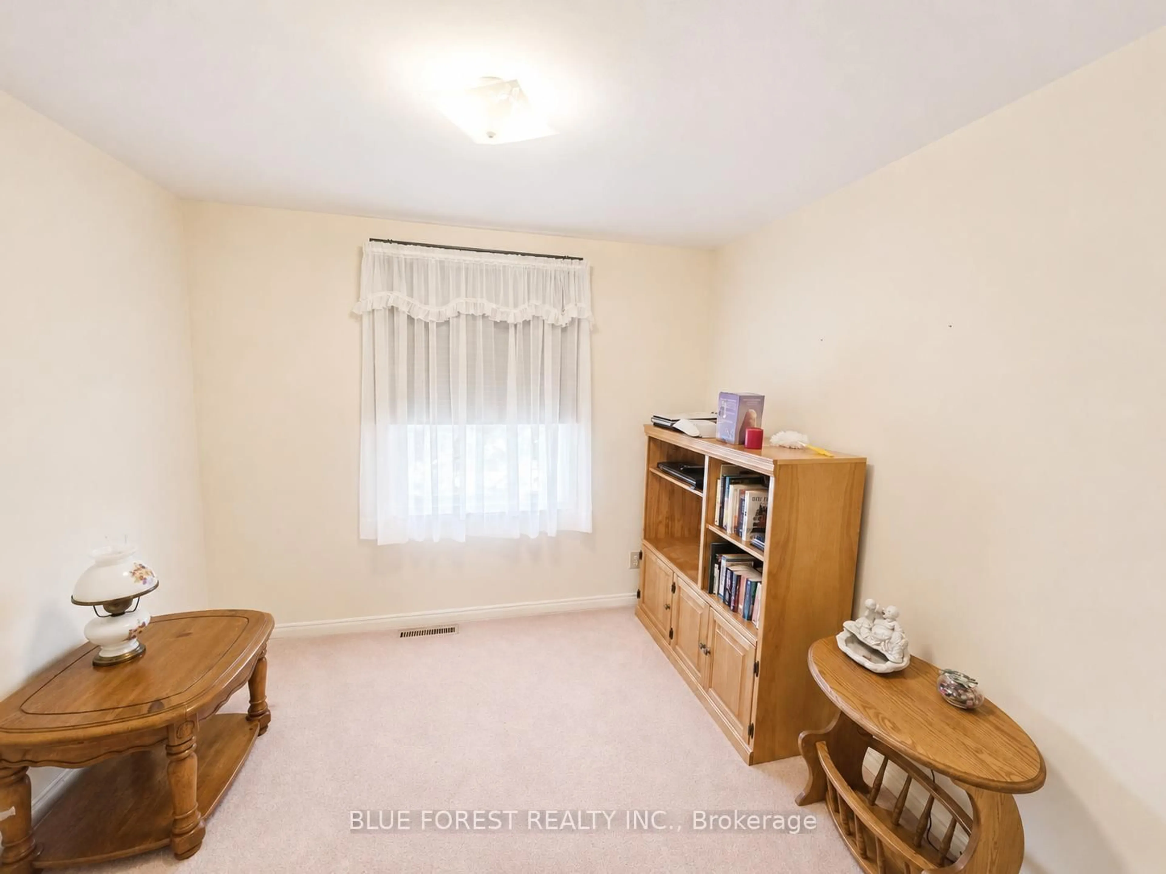 A pic of a room for 1469 Perth Ave, London East Ontario N5V 2M4