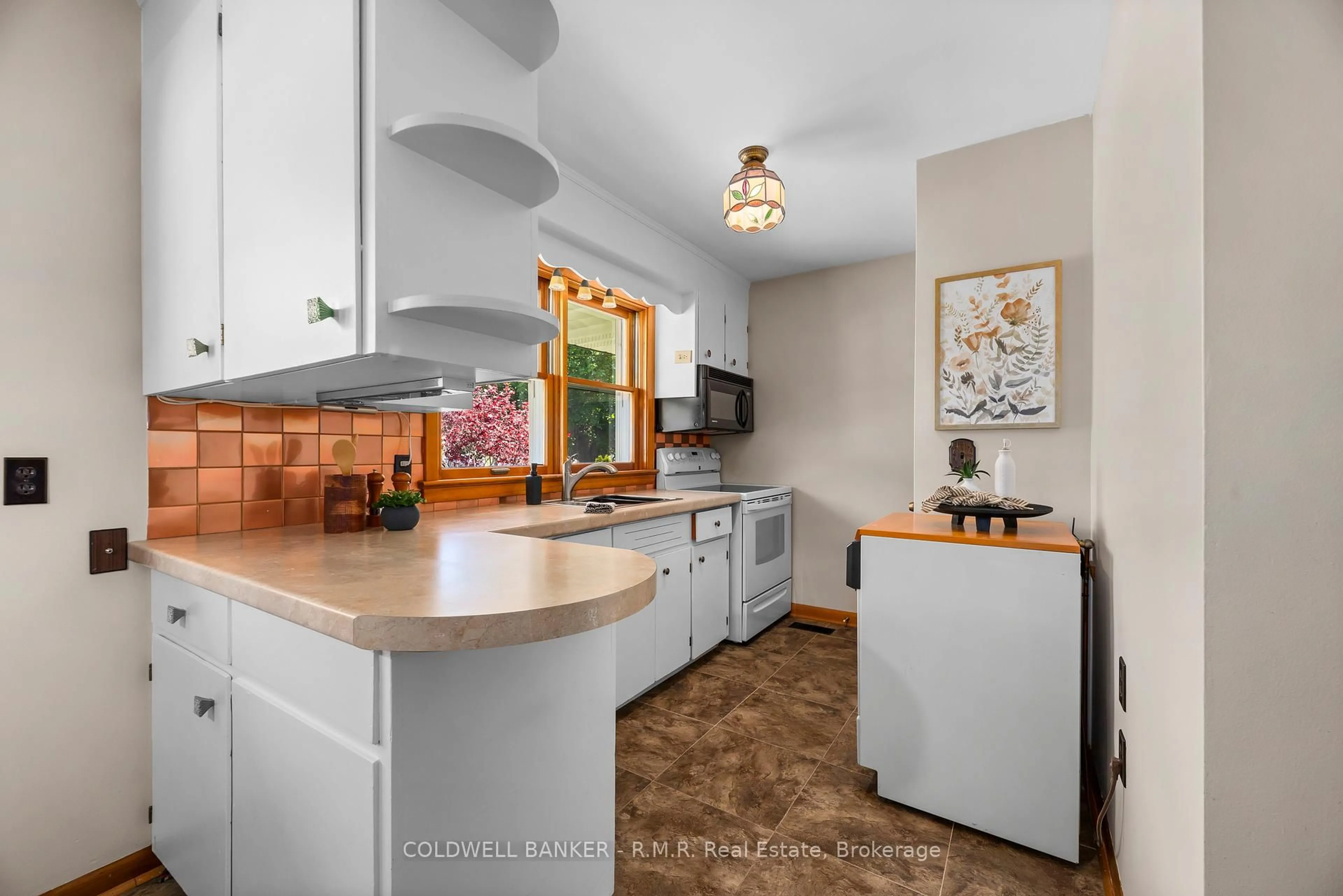 Open concept kitchen, ceramic/tile floor for 219 Nickerson Dr, Cobourg Ontario K9A 1A4