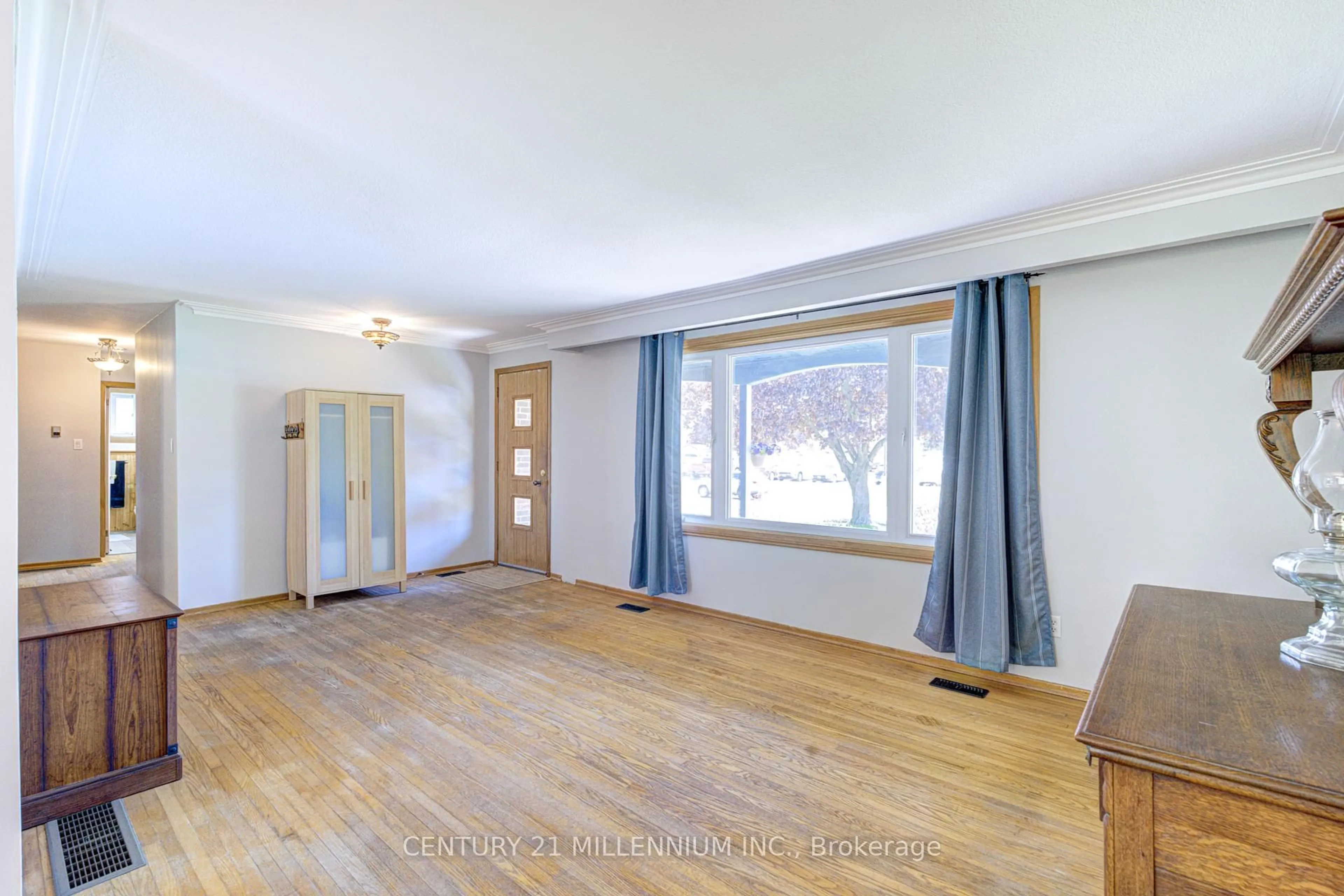 A pic of a room for 210 Centre St, Shelburne Ontario L0N 1S4