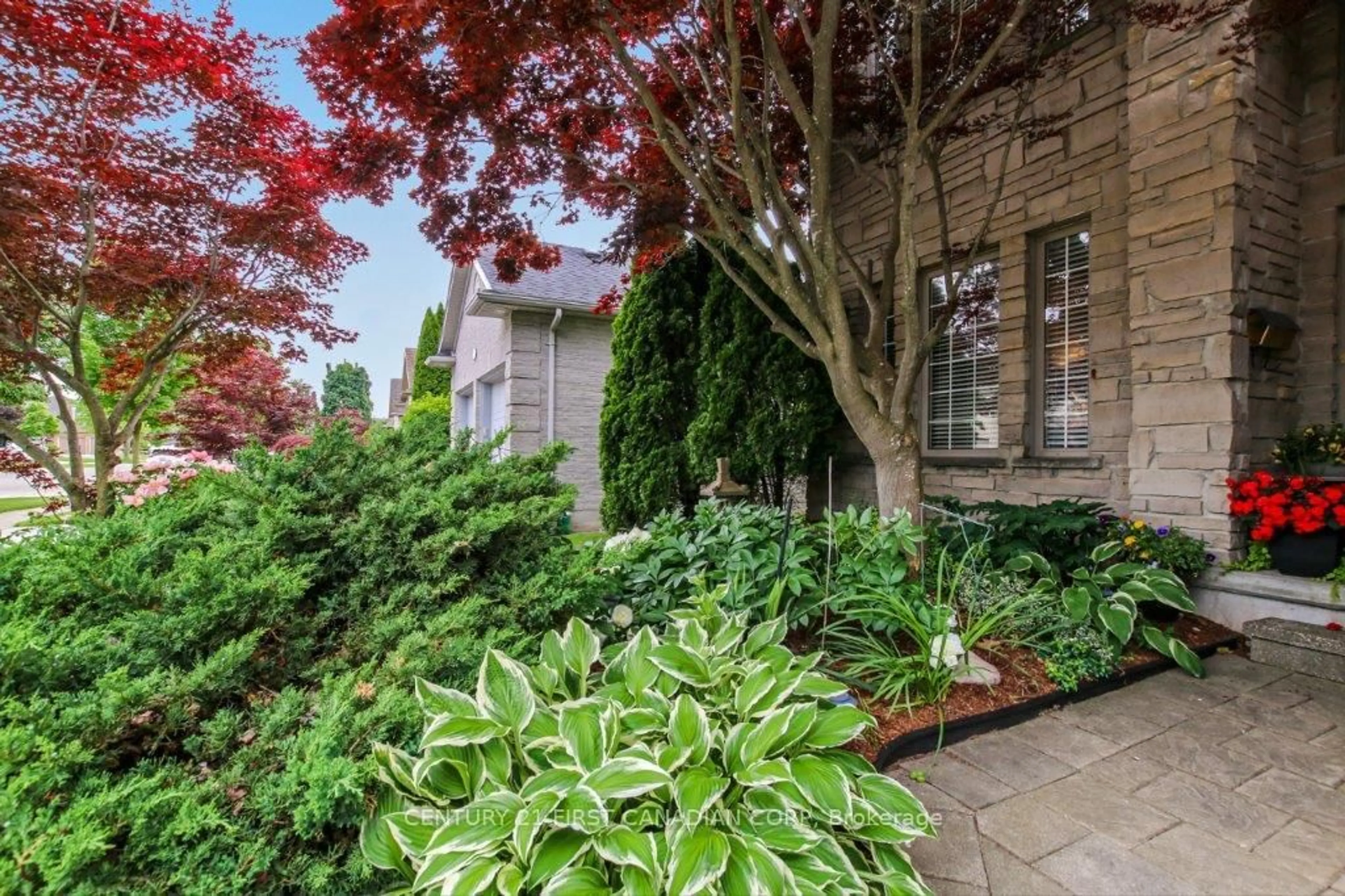 Patio, street for 941 Barclay Rd, London South Ontario N6K 4V4