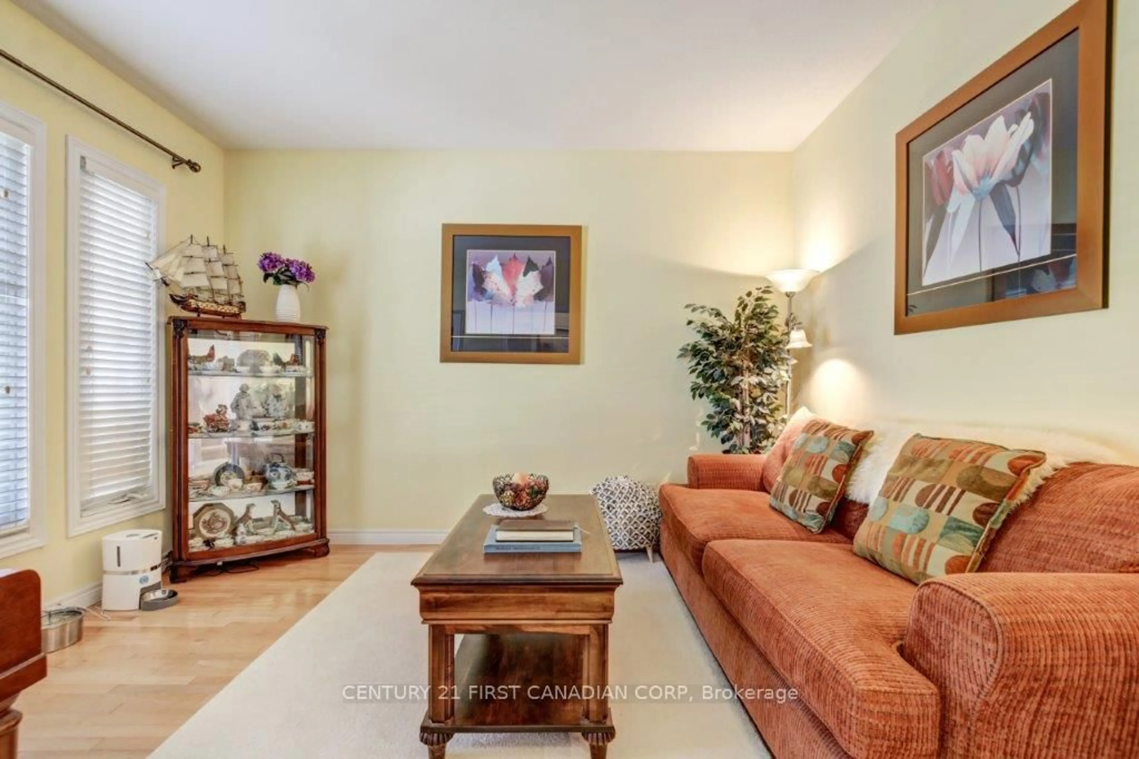 Living room with furniture, unknown for 941 Barclay Rd, London South Ontario N6K 4V4