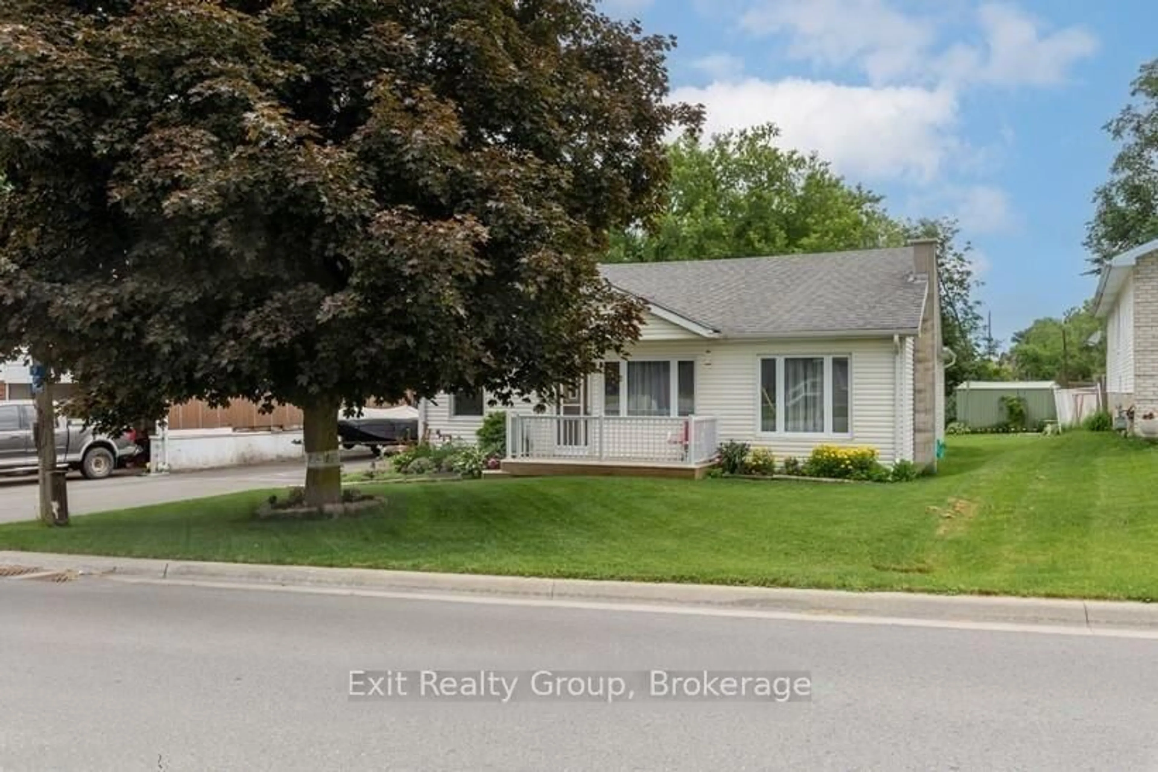 A pic from outside/outdoor area/front of a property/back of a property/a pic from drone, street for 19 Belleville St, Hastings Ontario K0K 2C0