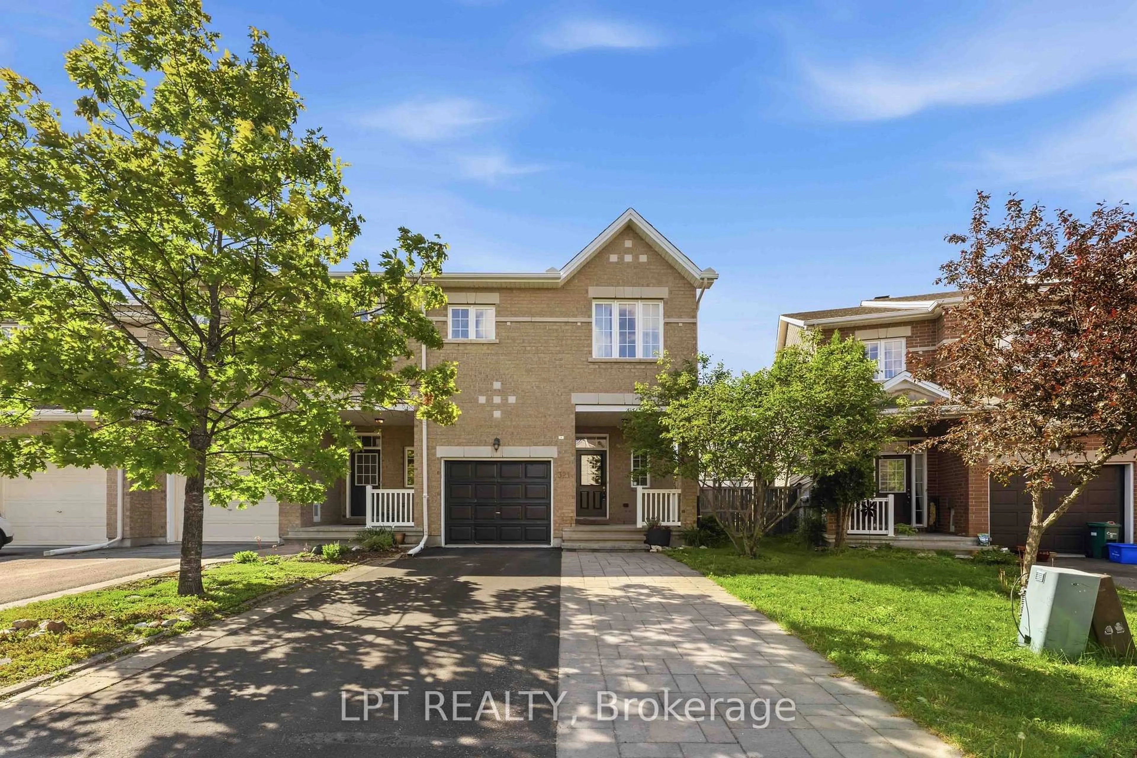 A pic from outside/outdoor area/front of a property/back of a property/a pic from drone, street for 321 Kingbrook Dr, Ottawa Ontario K2M 0G1