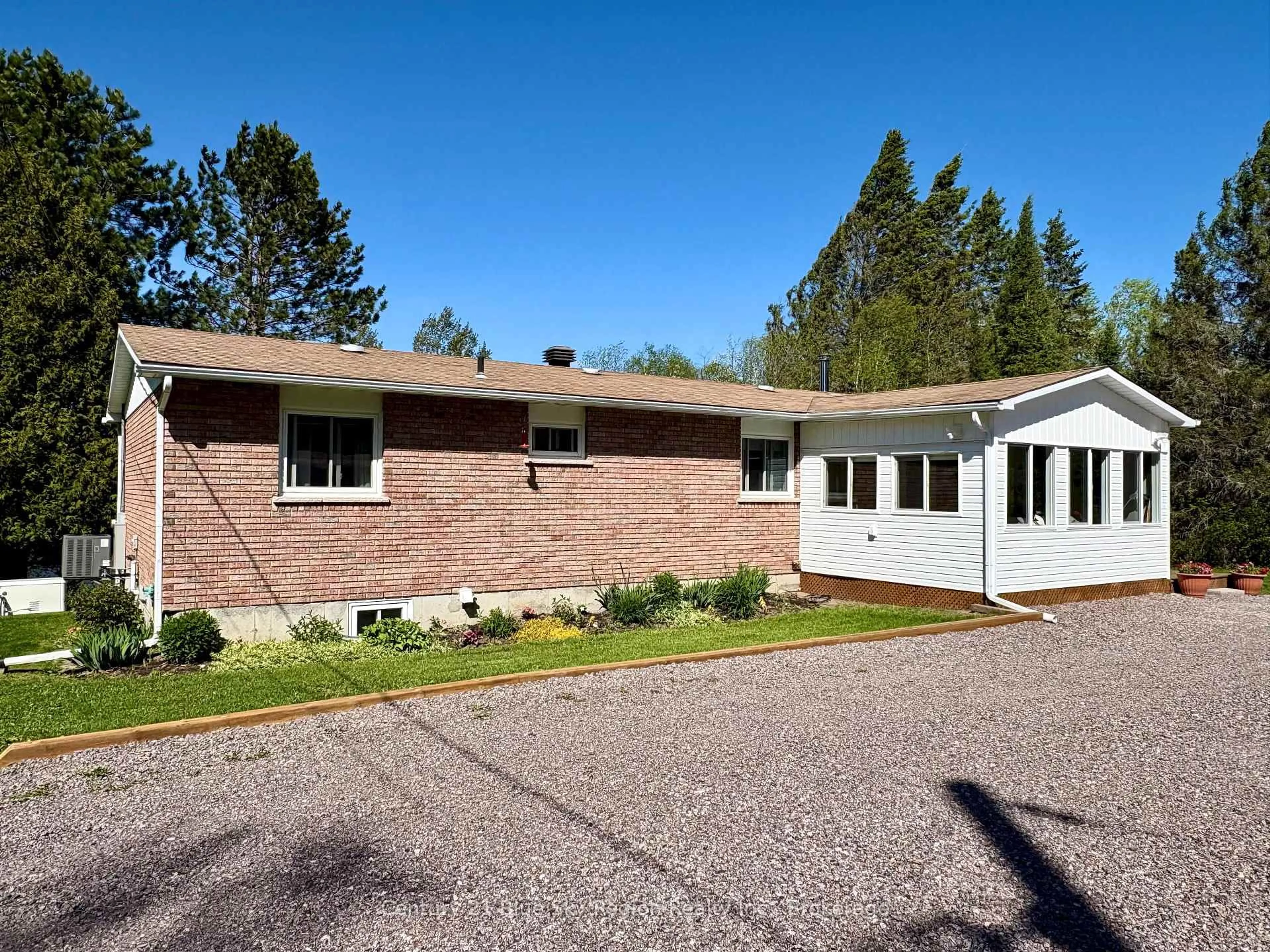 Home with vinyl exterior material, unknown for 13588 Highway 64, West Nipissing Ontario P0H 1M0